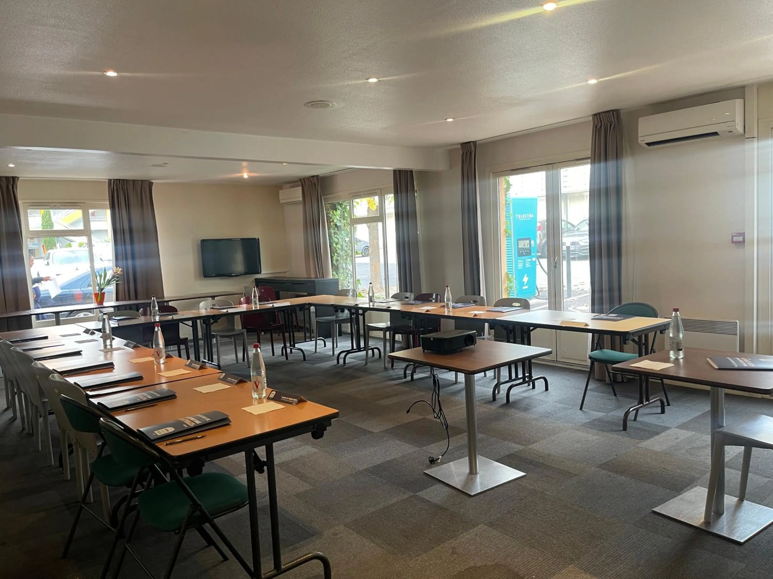 Meeting/conference room in Kyriad Direct Montpellier Saint Jean De Védas - La Peyrière