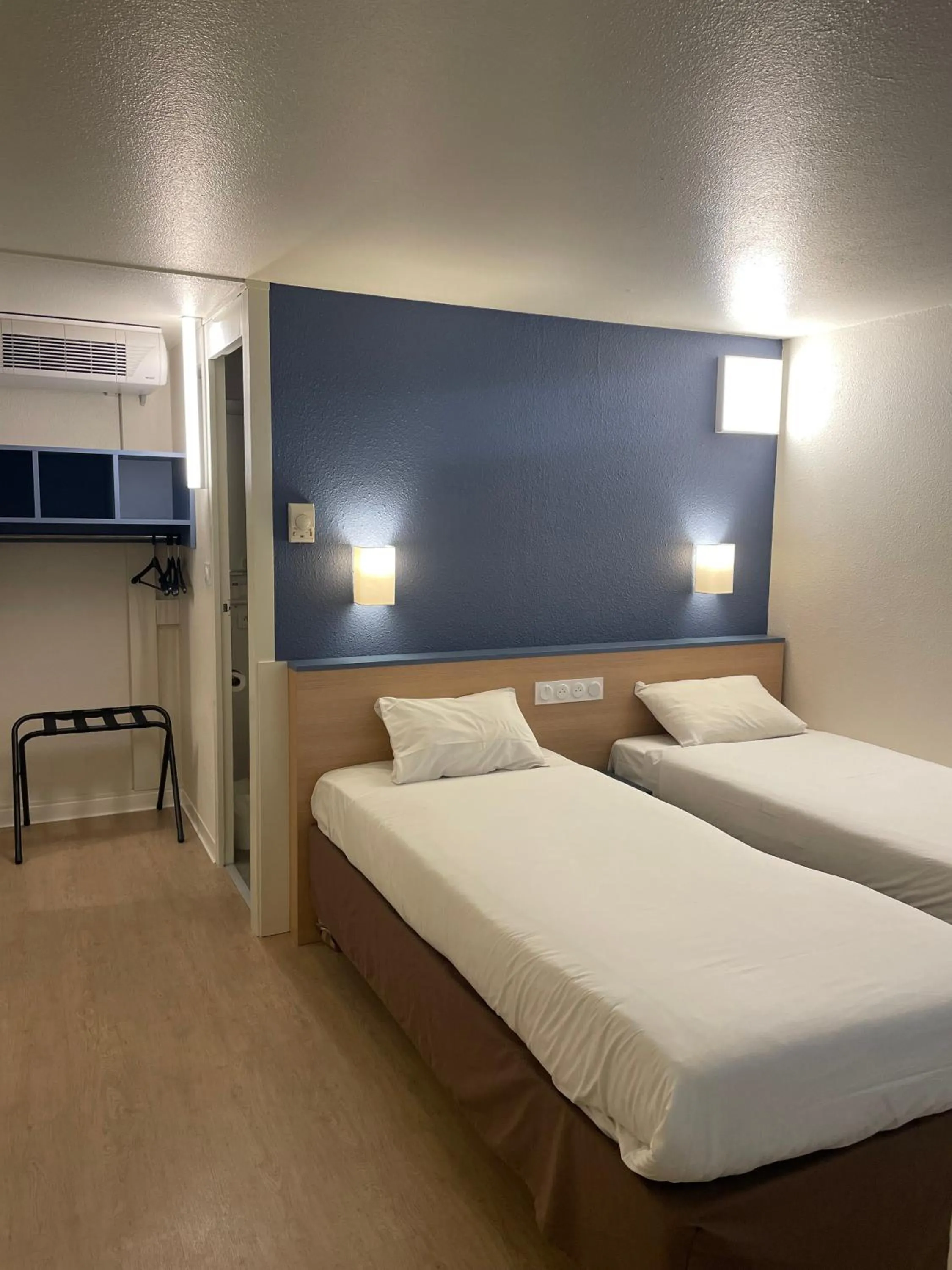 Bed in Kyriad Direct Montpellier Saint Jean De Védas - La Peyrière