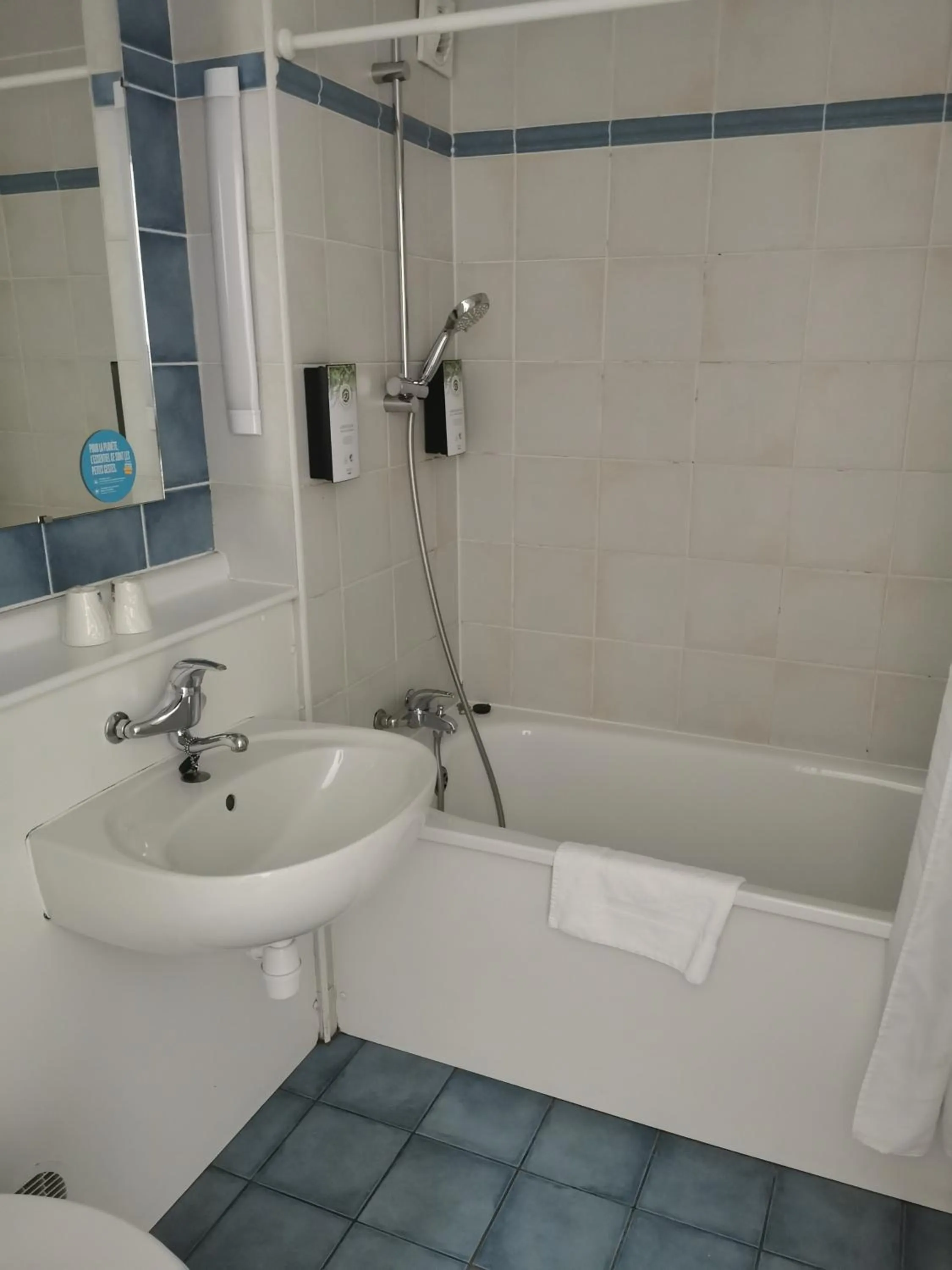 Bathroom in Kyriad Direct Nancy Est - Essey