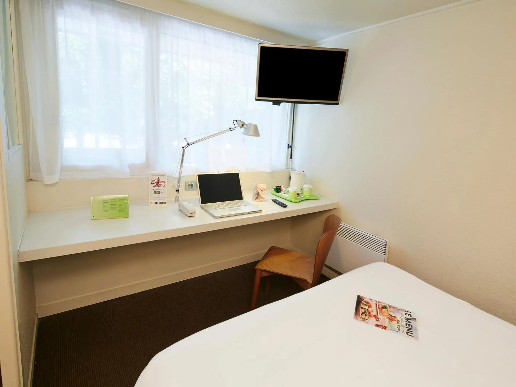 Bedroom, Bed in Campanile Orleans - La Source