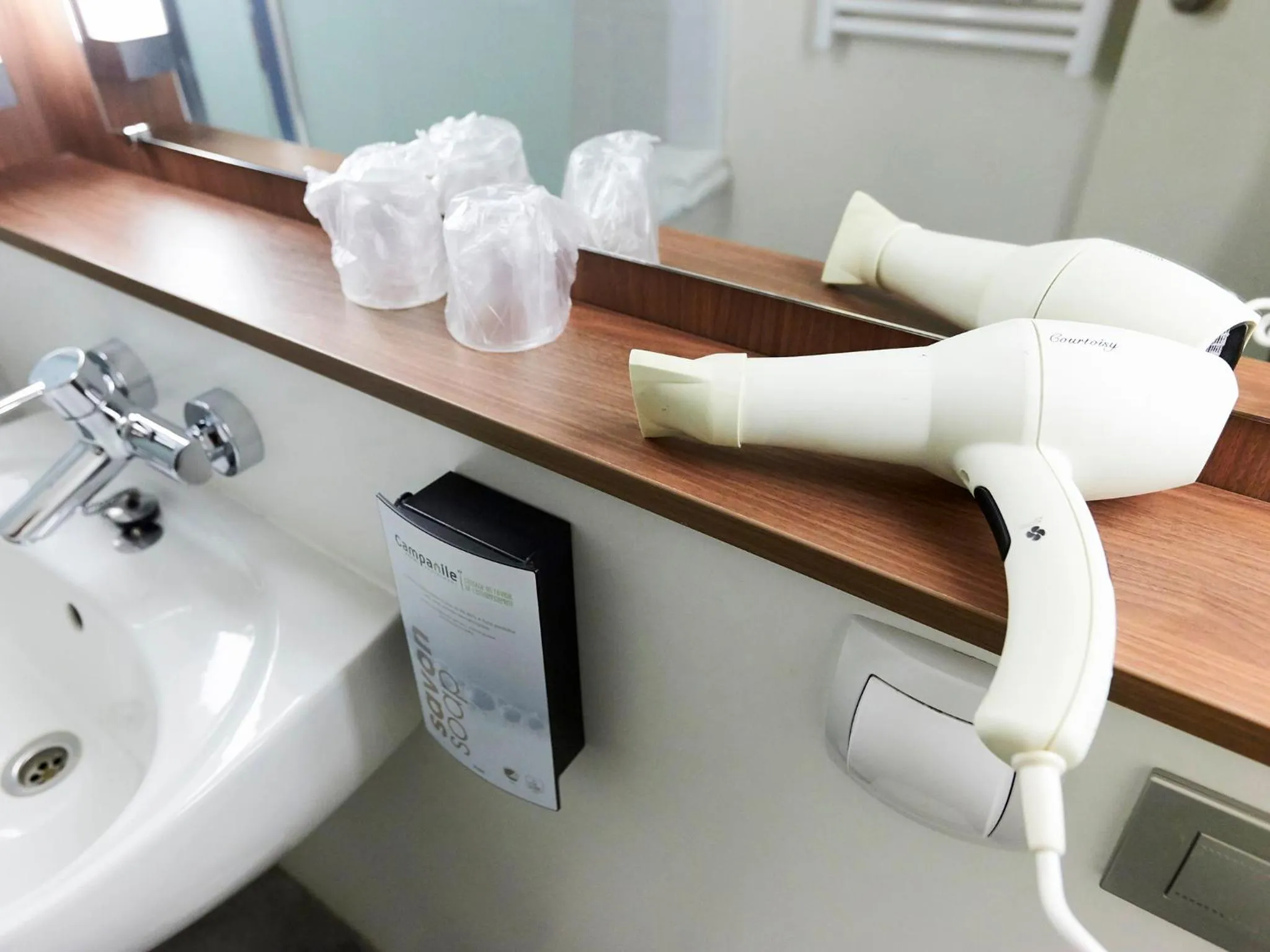 Bathroom in Campanile Orleans - La Source