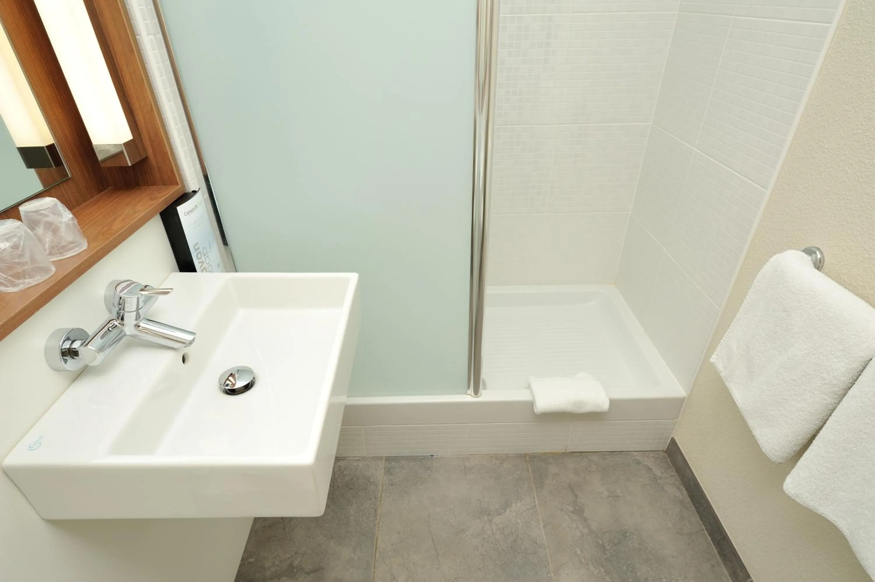 Bathroom in Campanile Orléans Ouest ~ La Chapelle-St-Mesmin