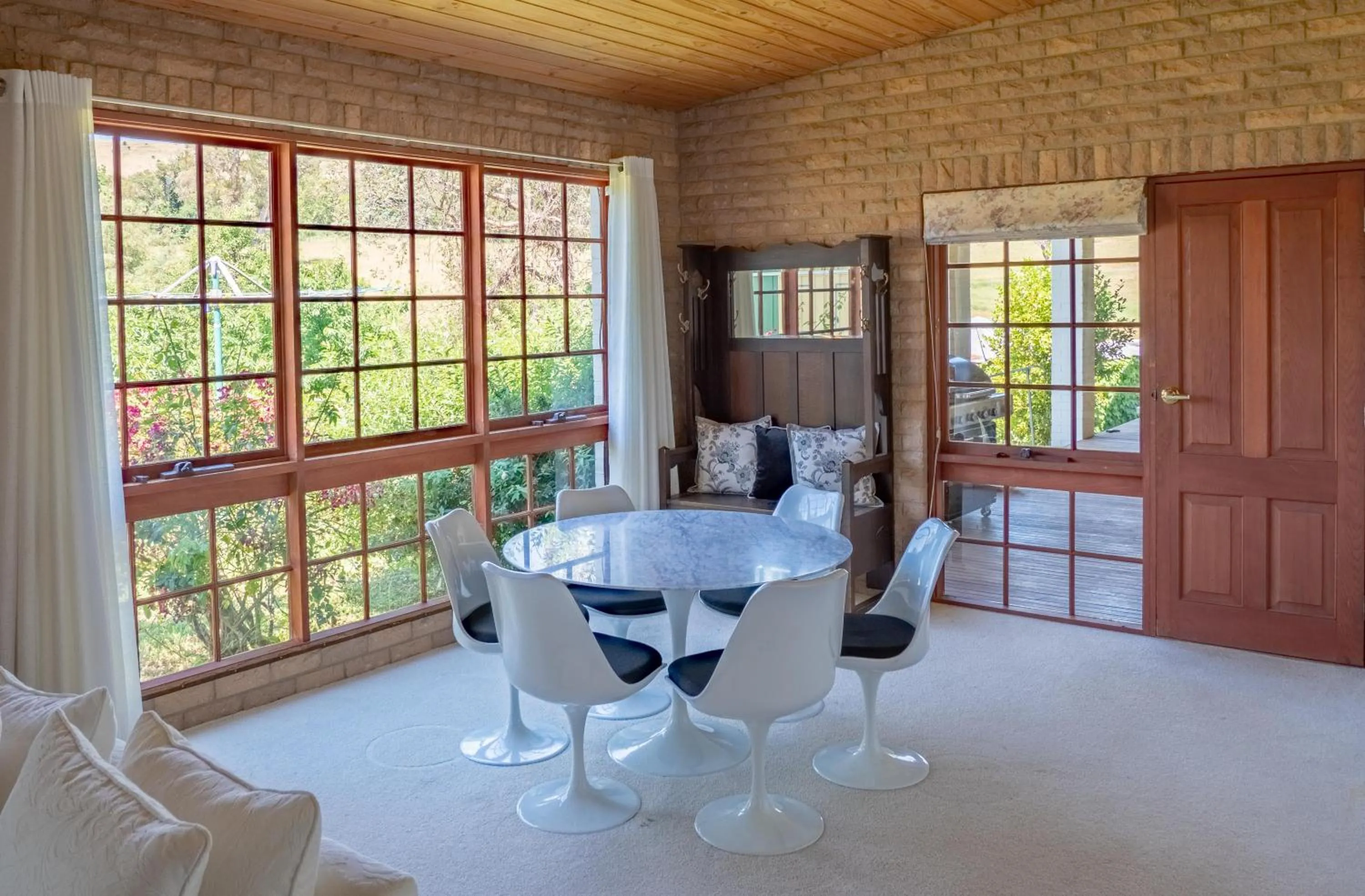 Restaurant/places to eat in Brigham House