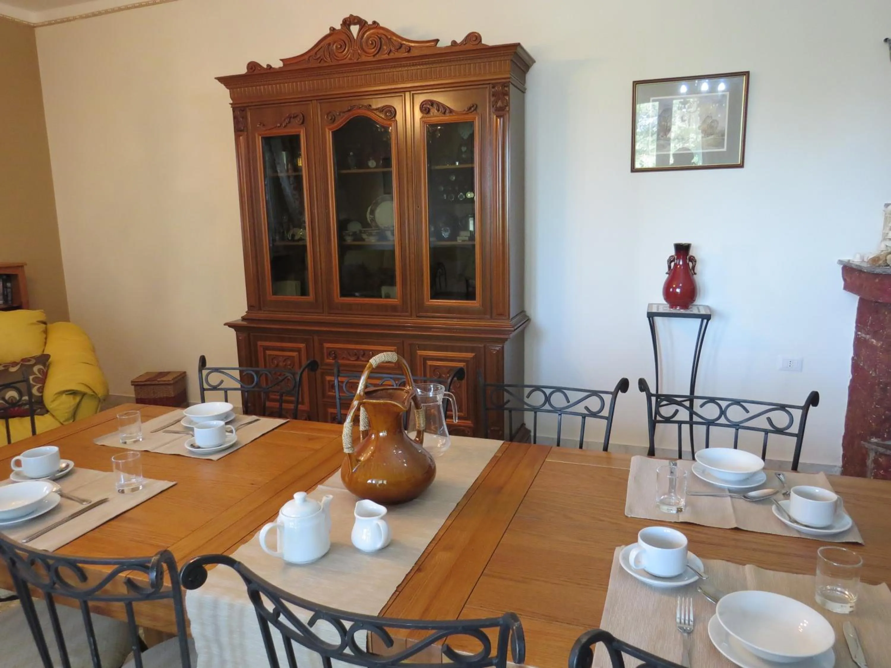 Restaurant/places to eat in Villa 2 Fields