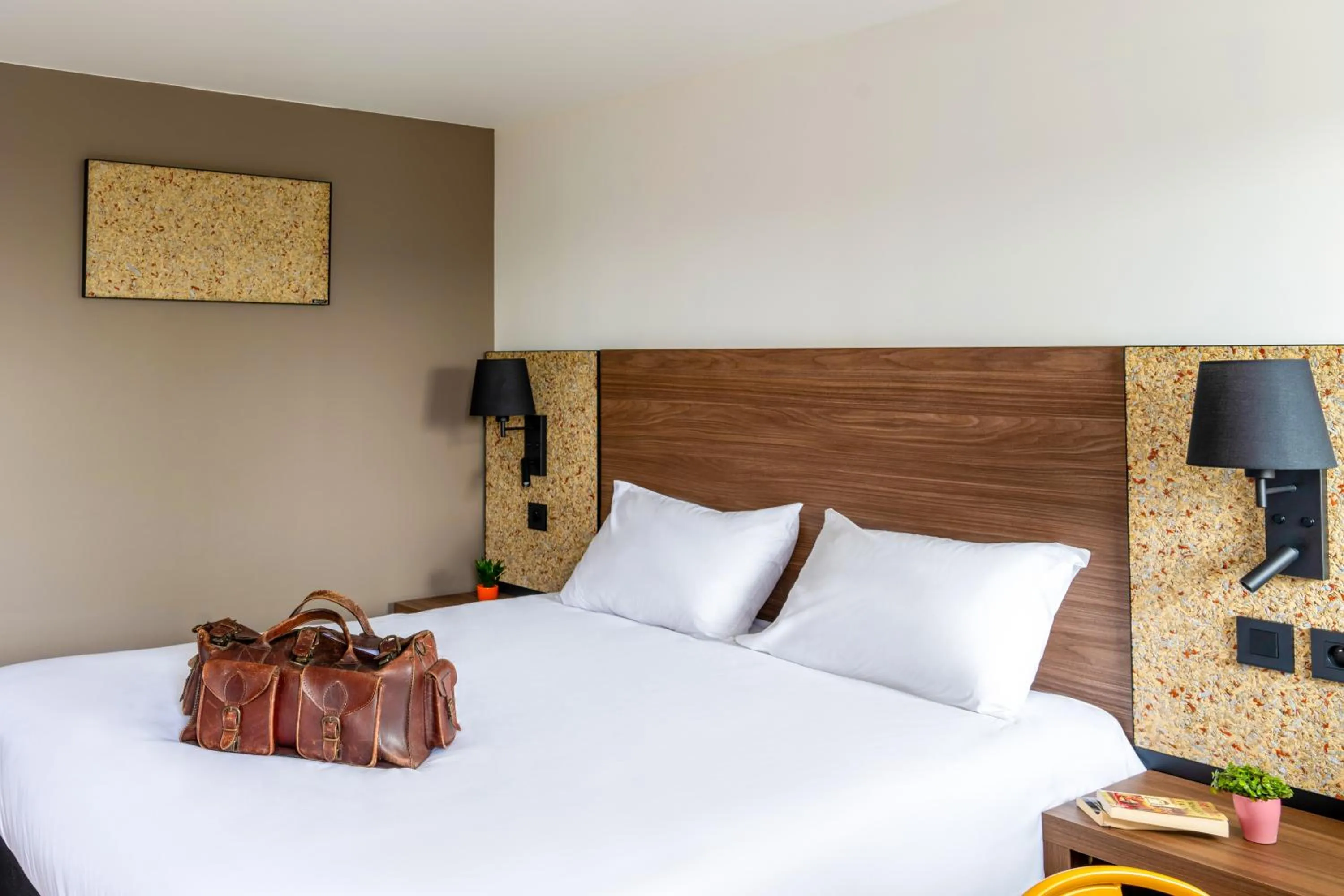 Bed in greet Hotel Chatellerault