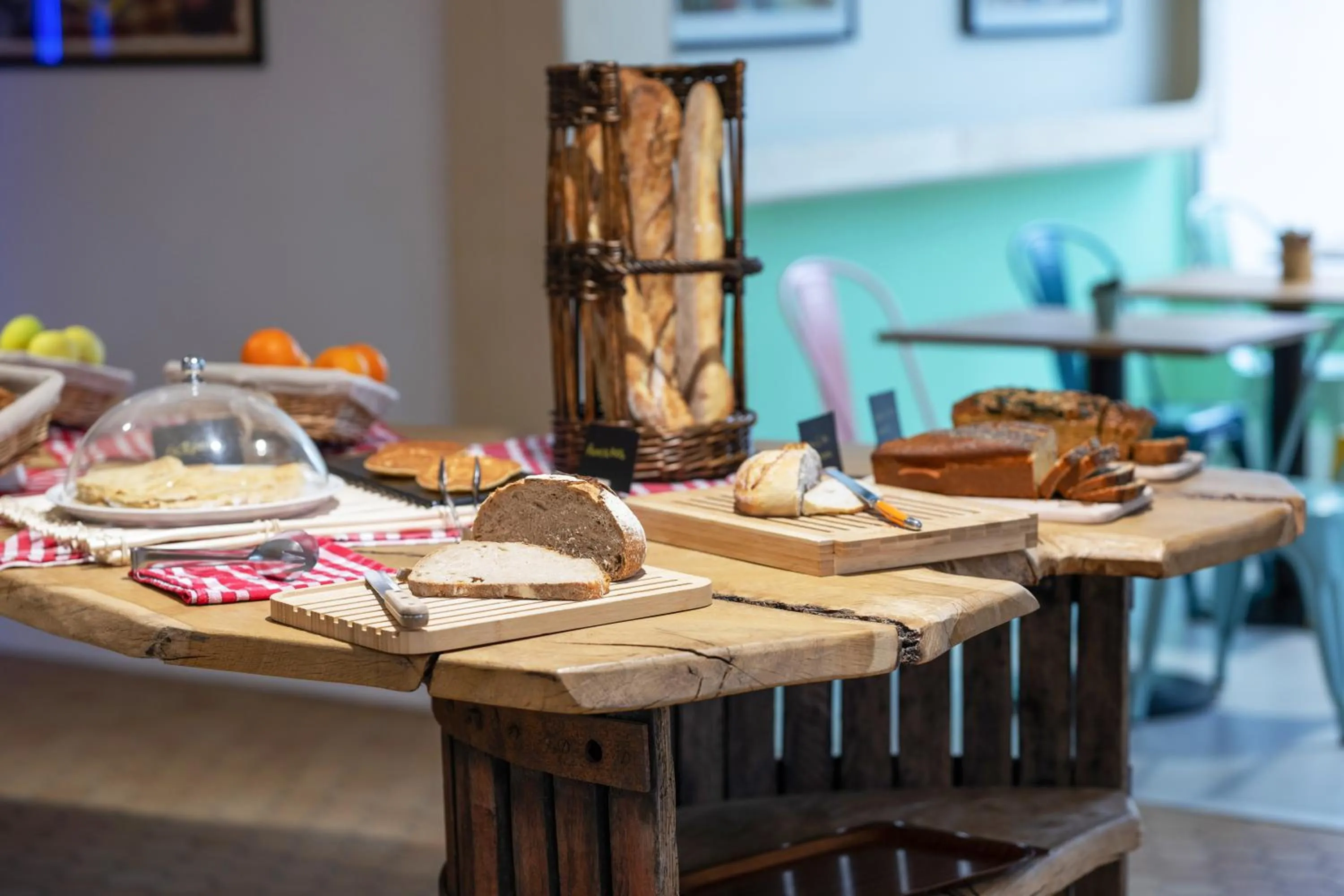 Buffet breakfast in greet Hotel Chatellerault