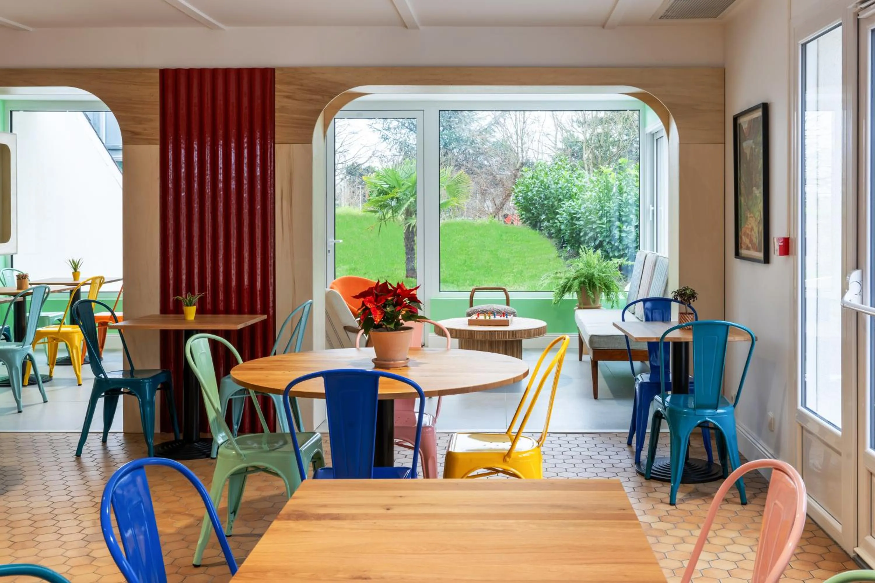 Dining area in greet Hotel Chatellerault