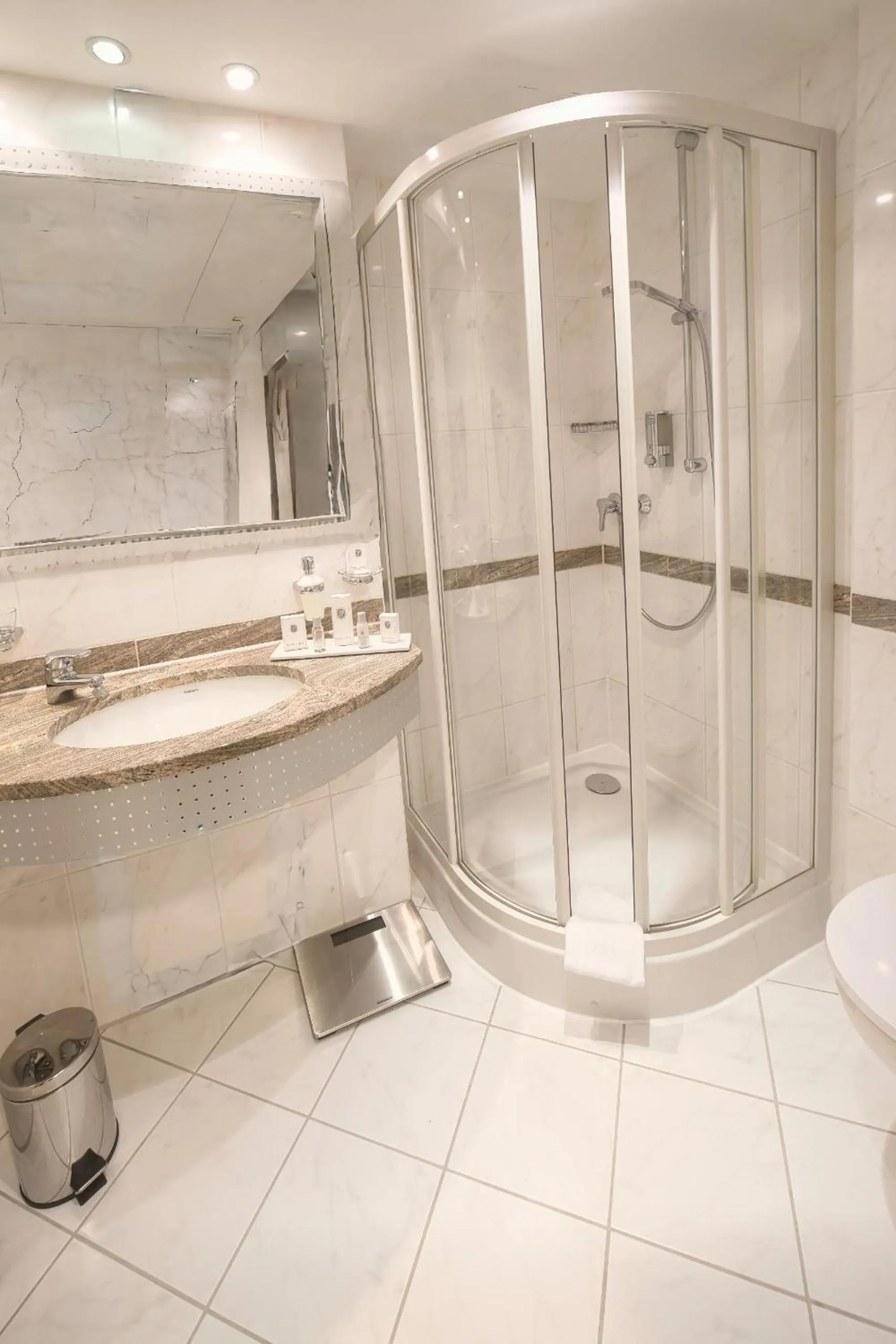 Shower in City Hotel Isar-Residenz