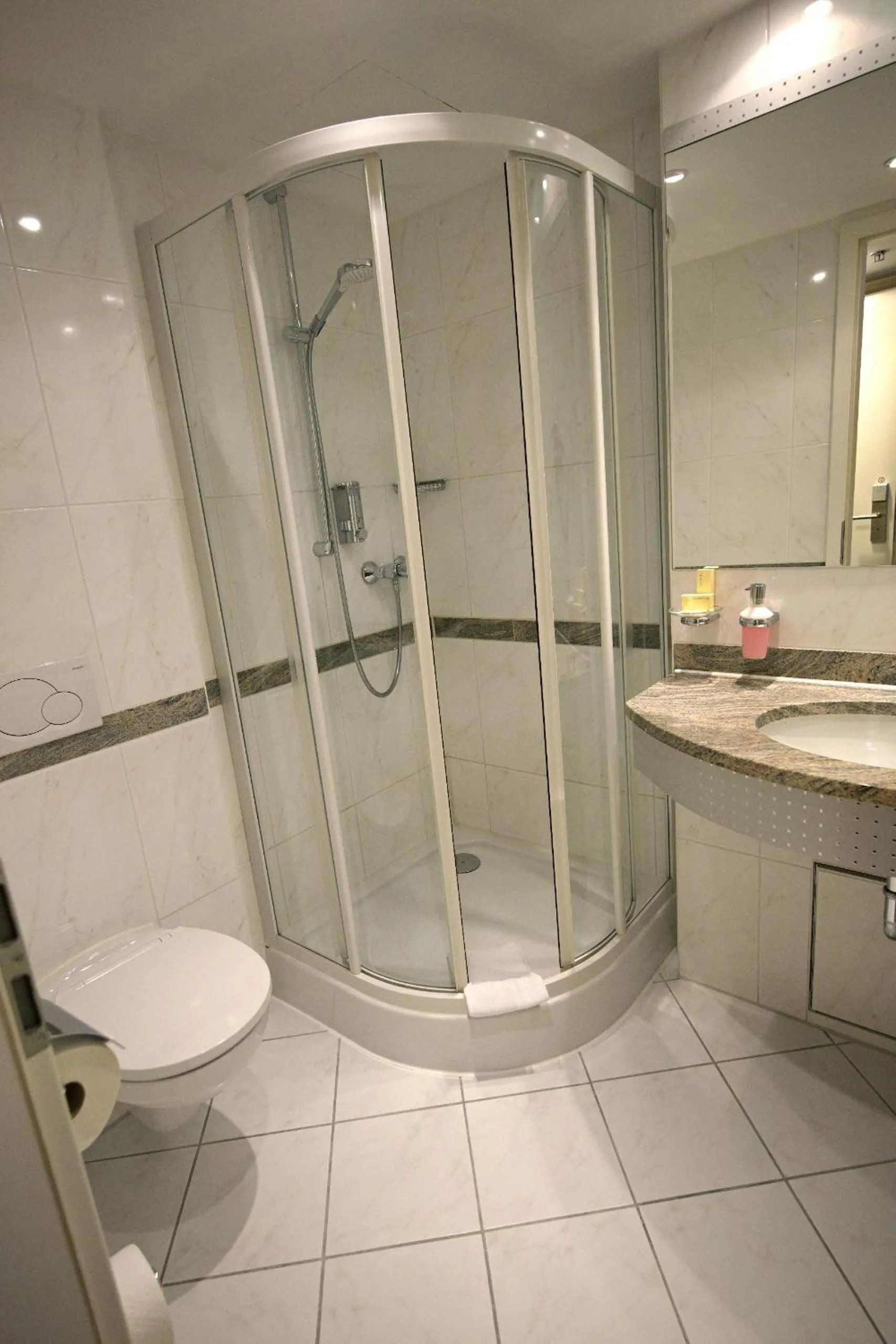 Bathroom in City Hotel Isar-Residenz