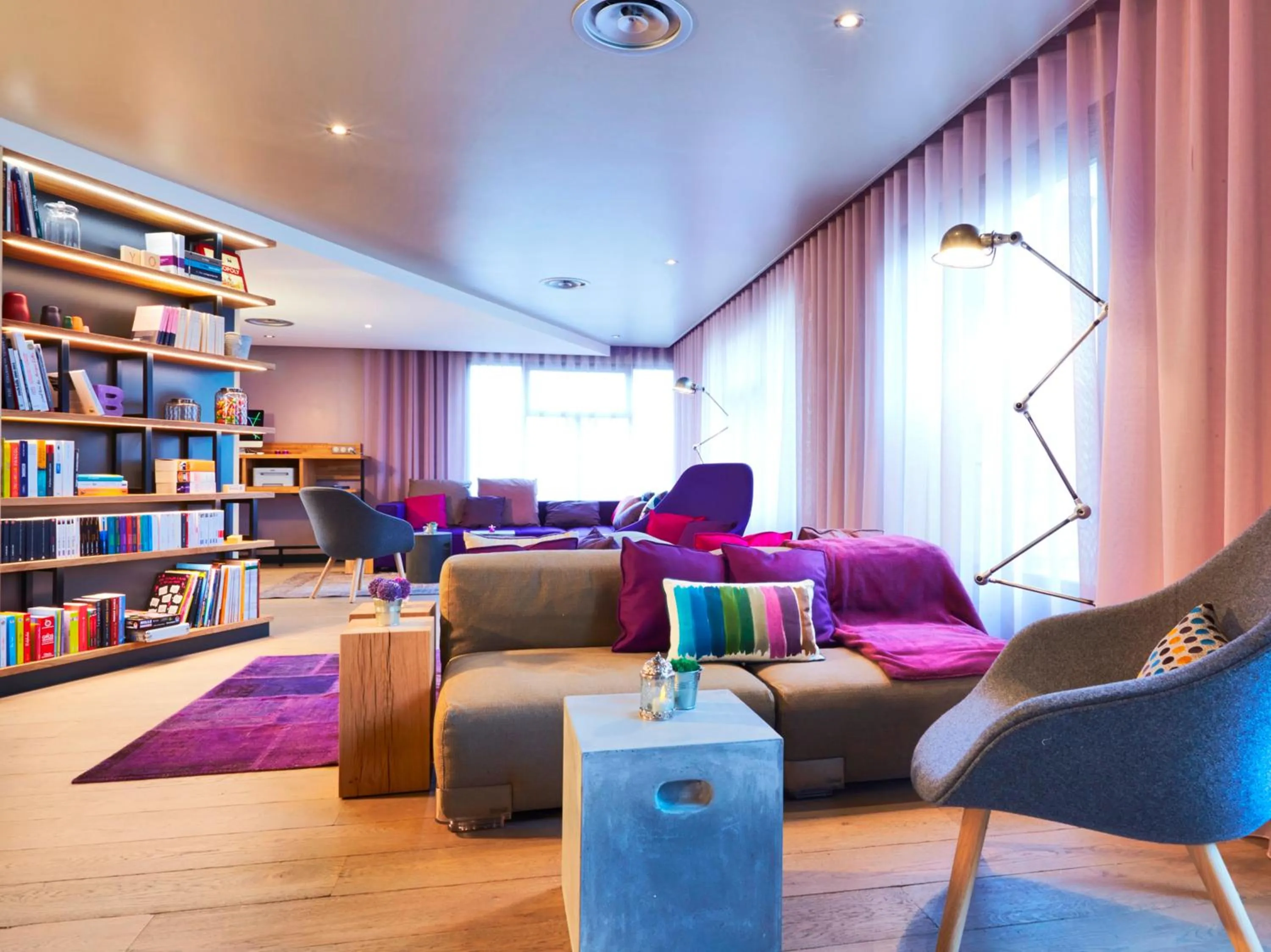 Lounge or bar in Campanile Saint-Germain-En-Laye