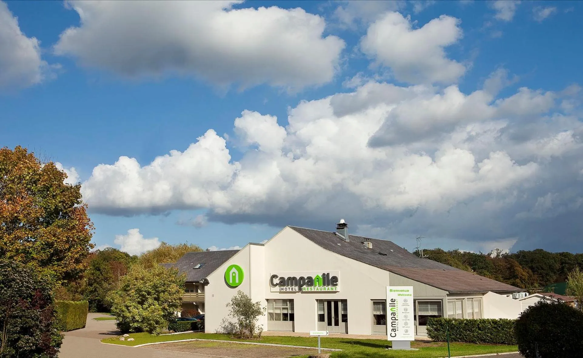 Facade/entrance in Campanile Saint-Germain-En-Laye