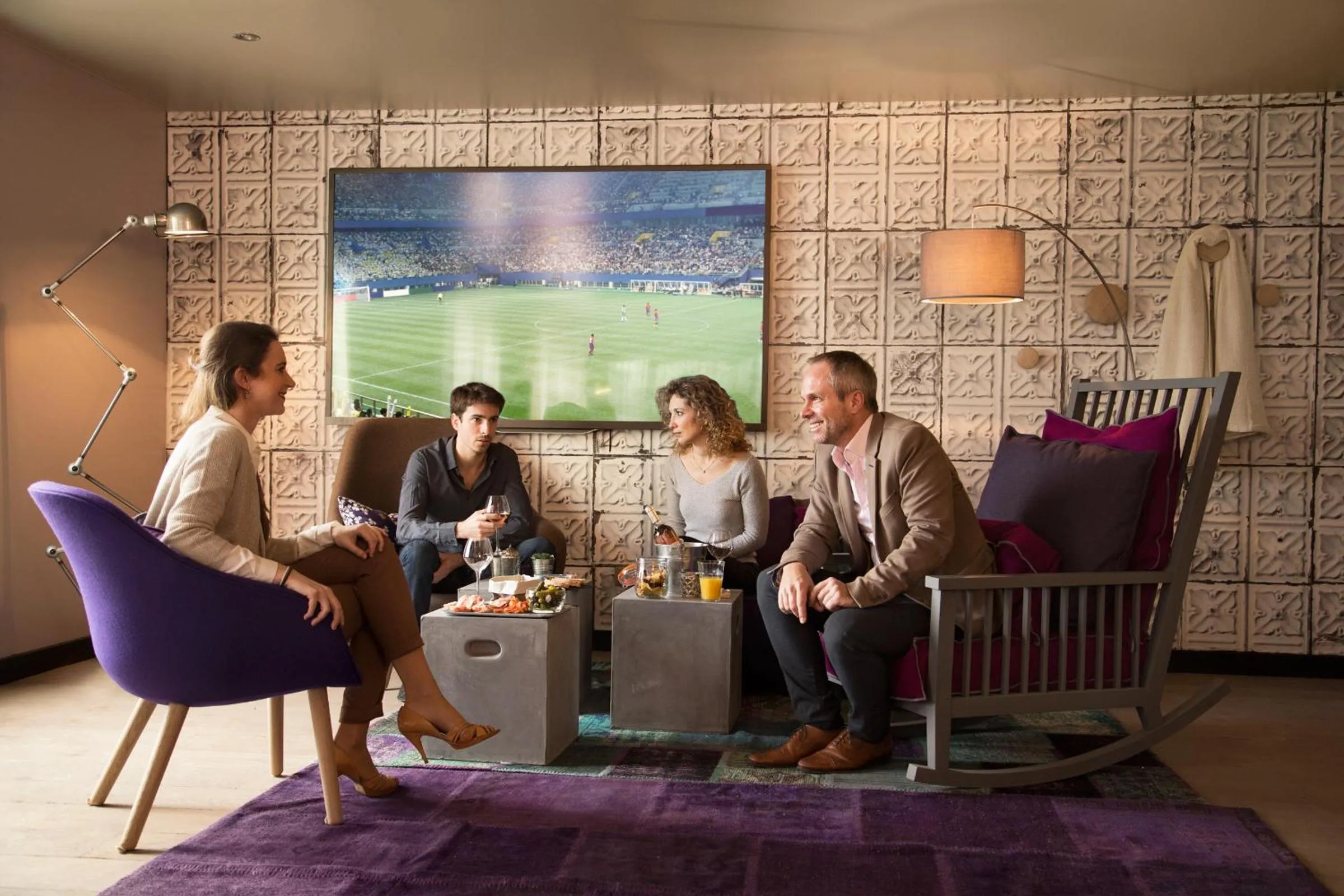 Communal lounge/ TV room in Campanile Saint-Germain-En-Laye