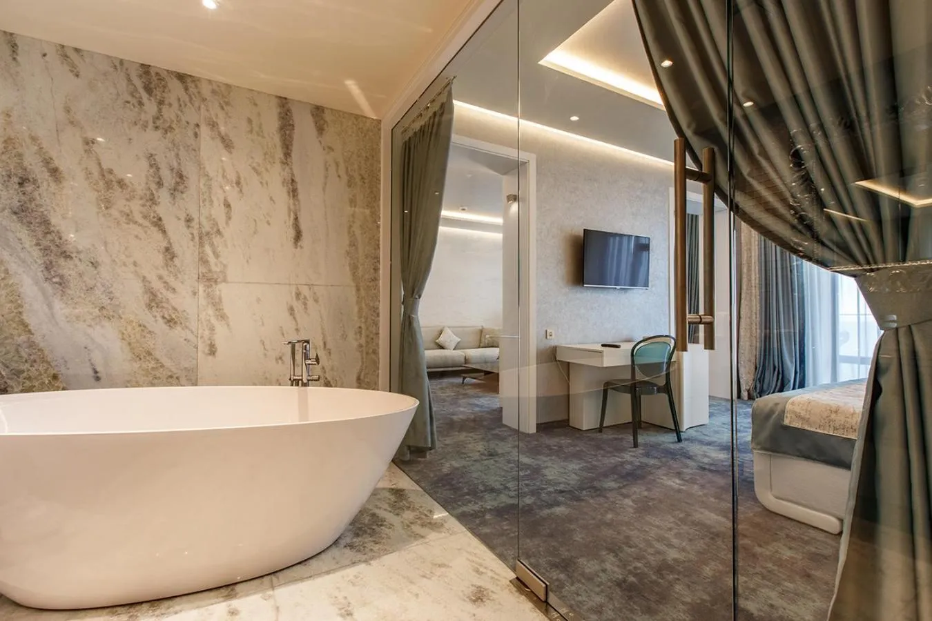 Photo of the whole room in Hotel Opera Mamaia