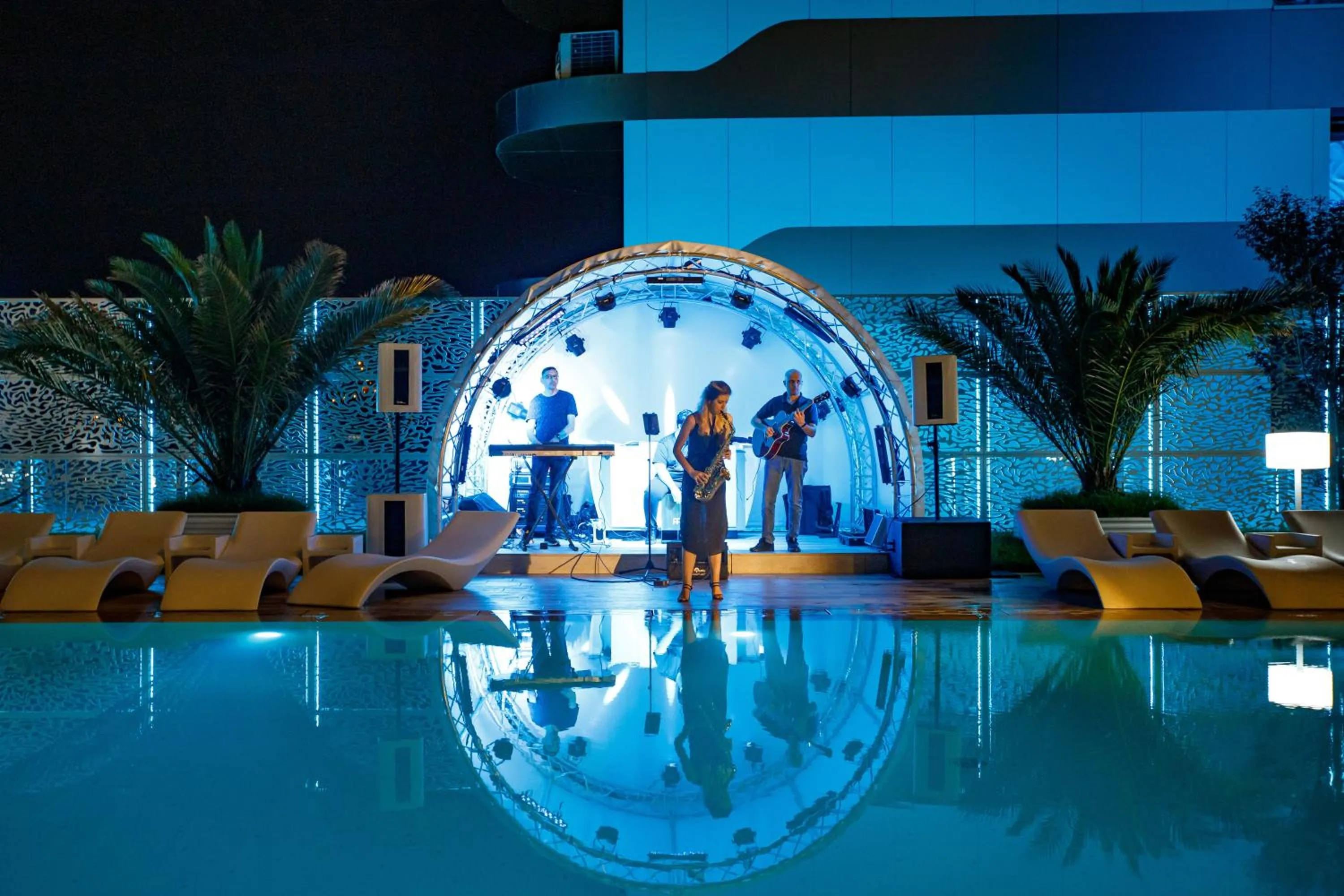 Property building in Hotel Opera Mamaia