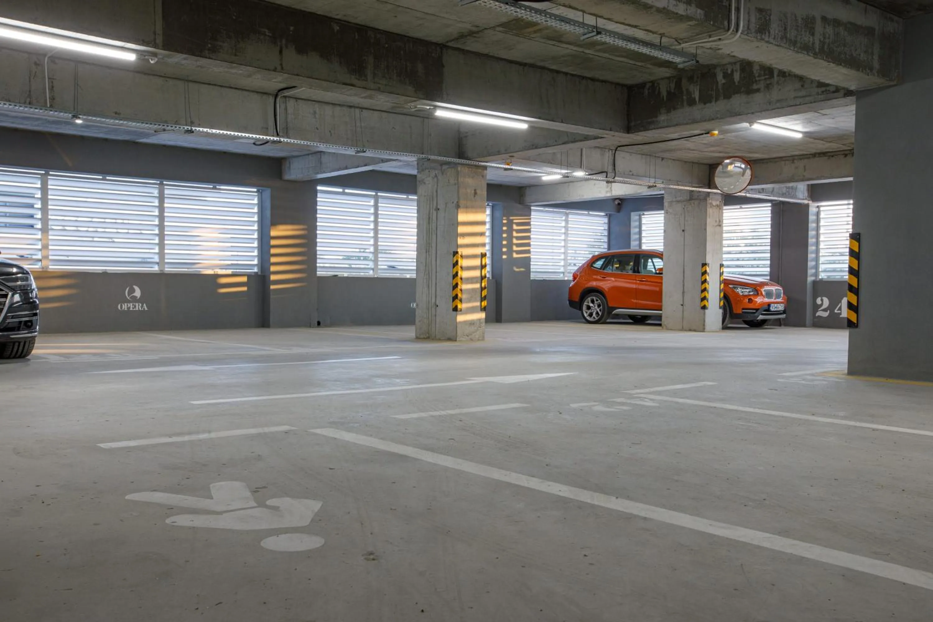 Parking in Hotel Opera Mamaia