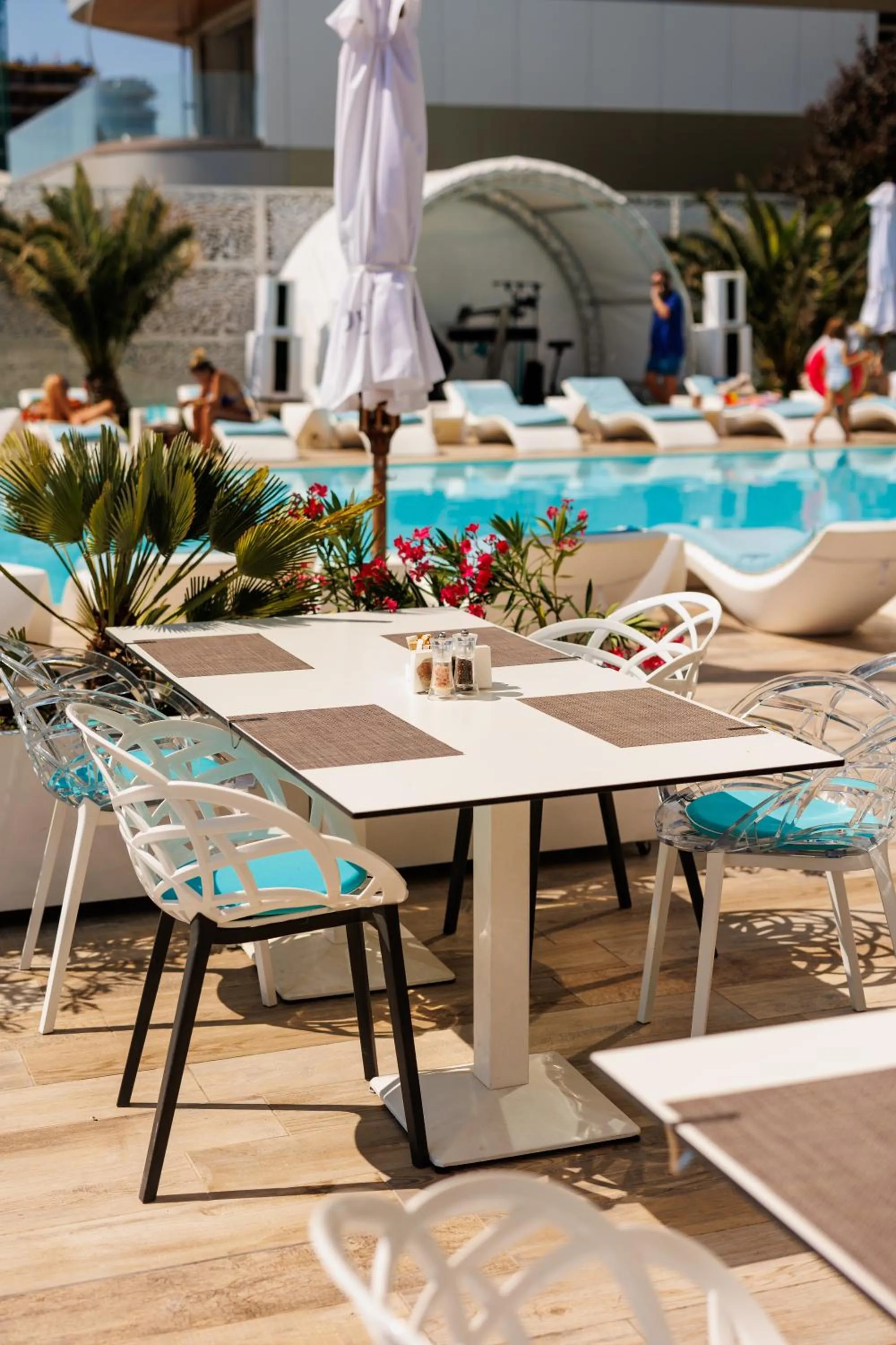Dining area in Hotel Opera Mamaia