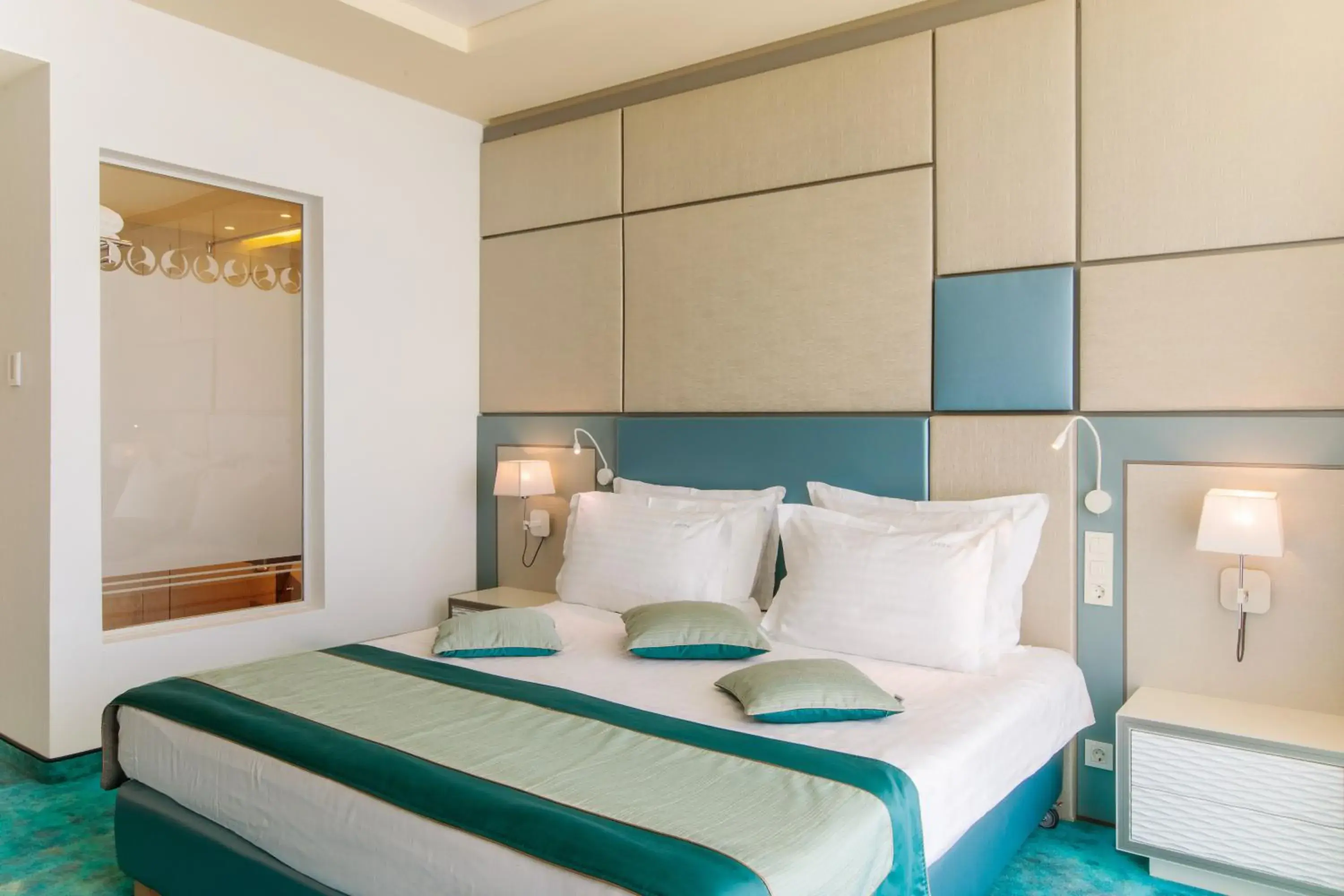 Deluxe Double Room with Sea View in Hotel Opera Mamaia Deluxe Double Room with Sea View in Hotel Opera Mamaia