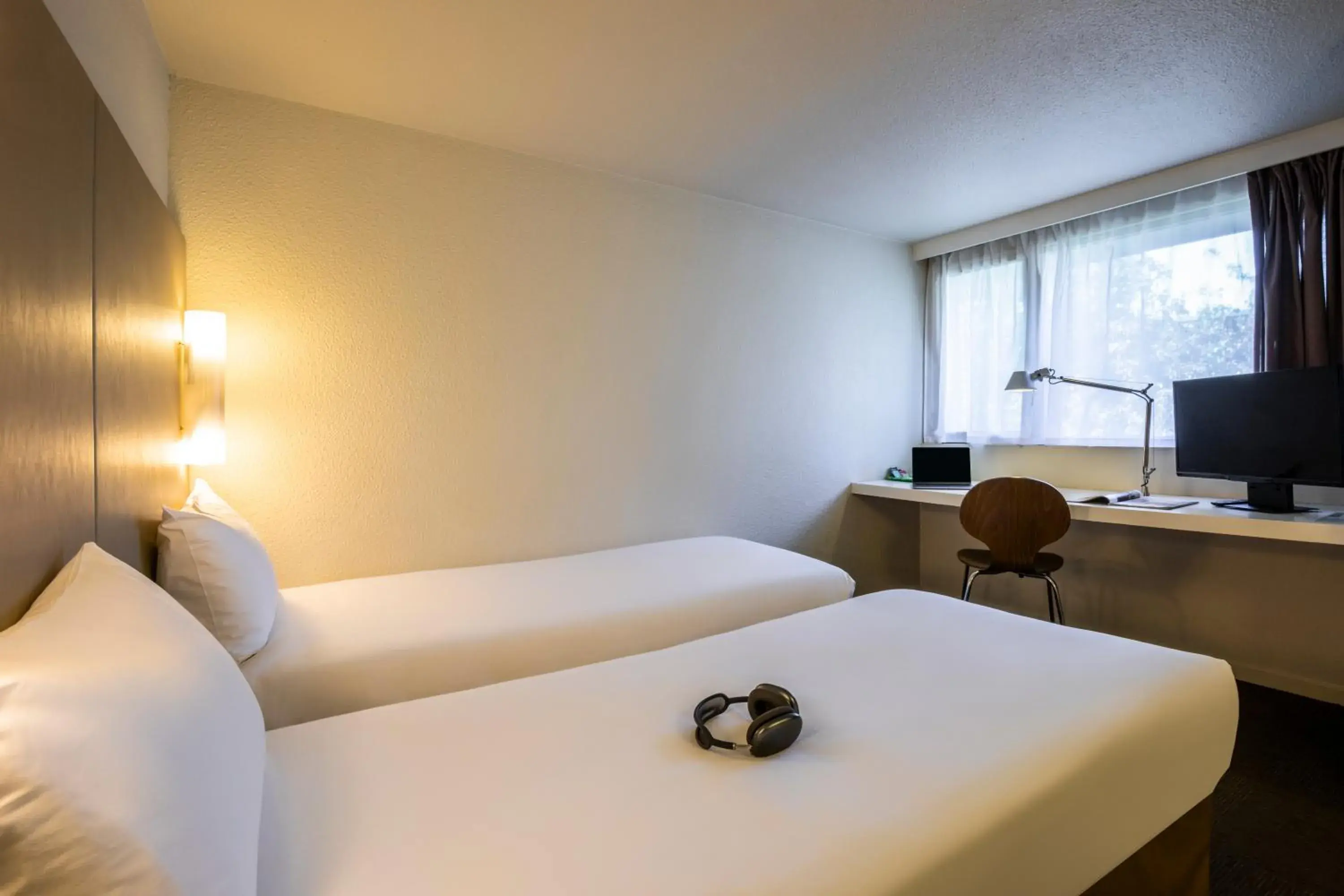 New Generation Twin Room in Campanile Avallon New Generation Twin Room in Campanile Avallon