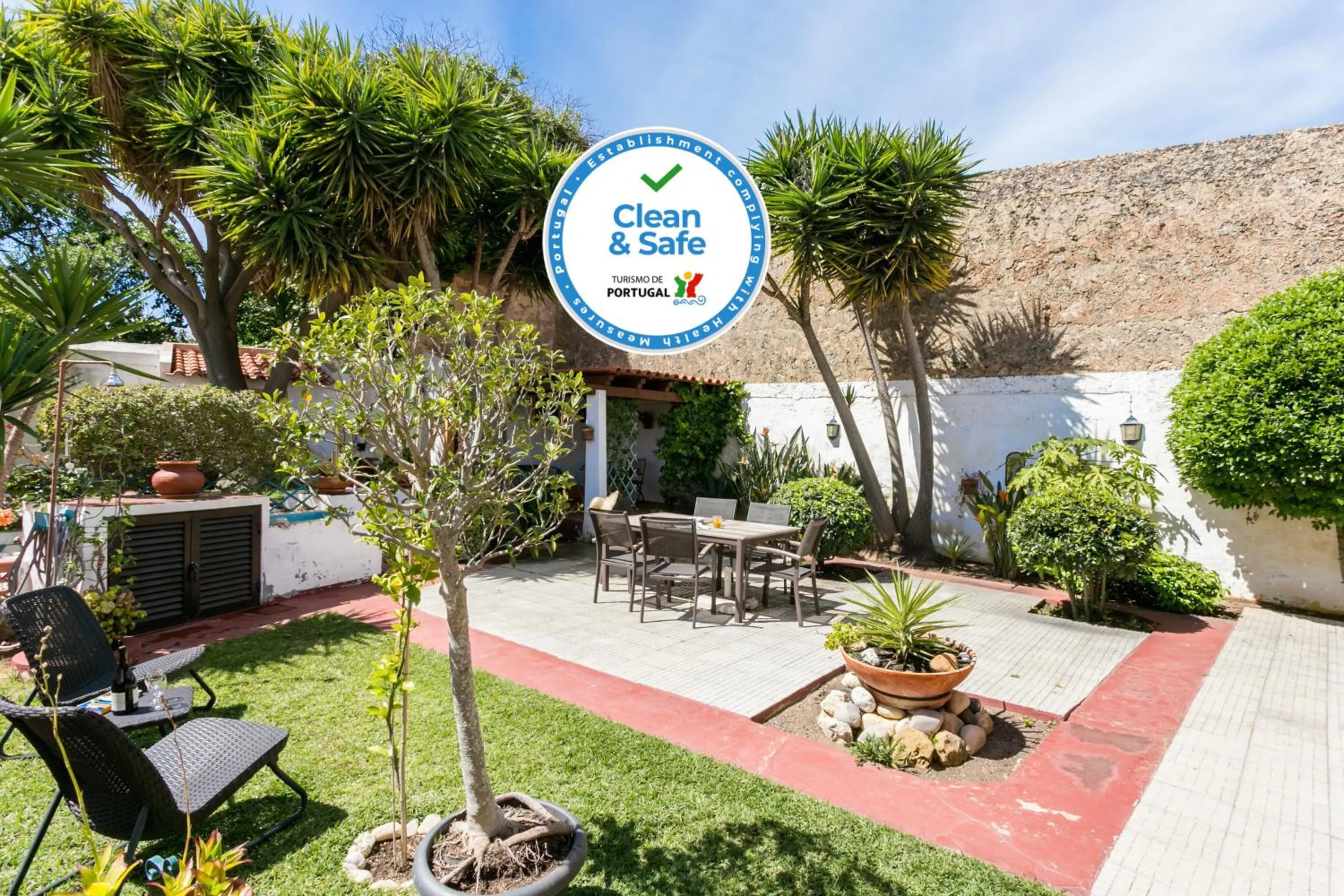 Property logo or sign in 3 Marias Garden House B&B