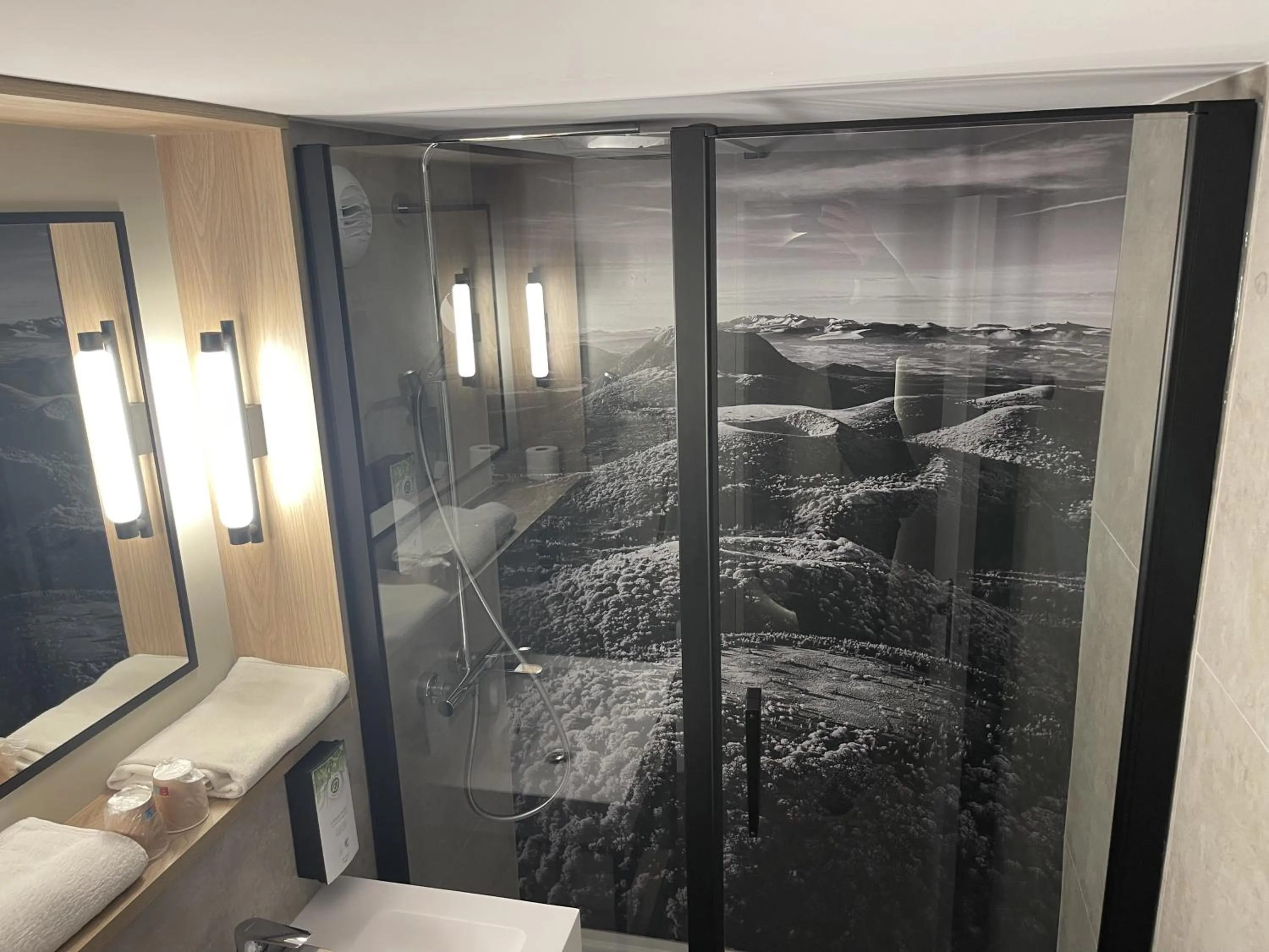 Shower in Campanile NATURE - Clermont-Ferrand Nord Riom