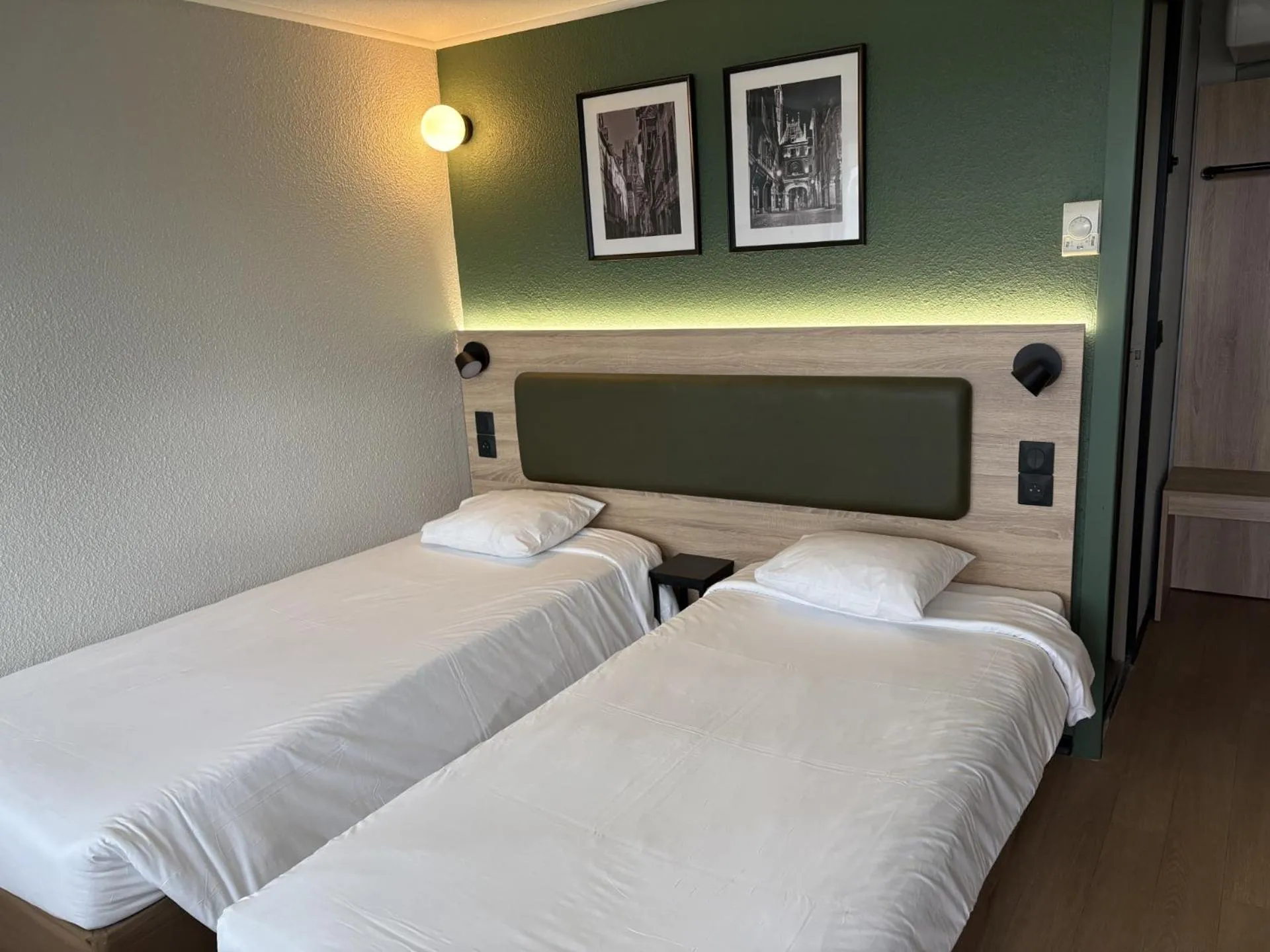 Bed in Campanile Rouen Nord - Mont-Saint-Aignan