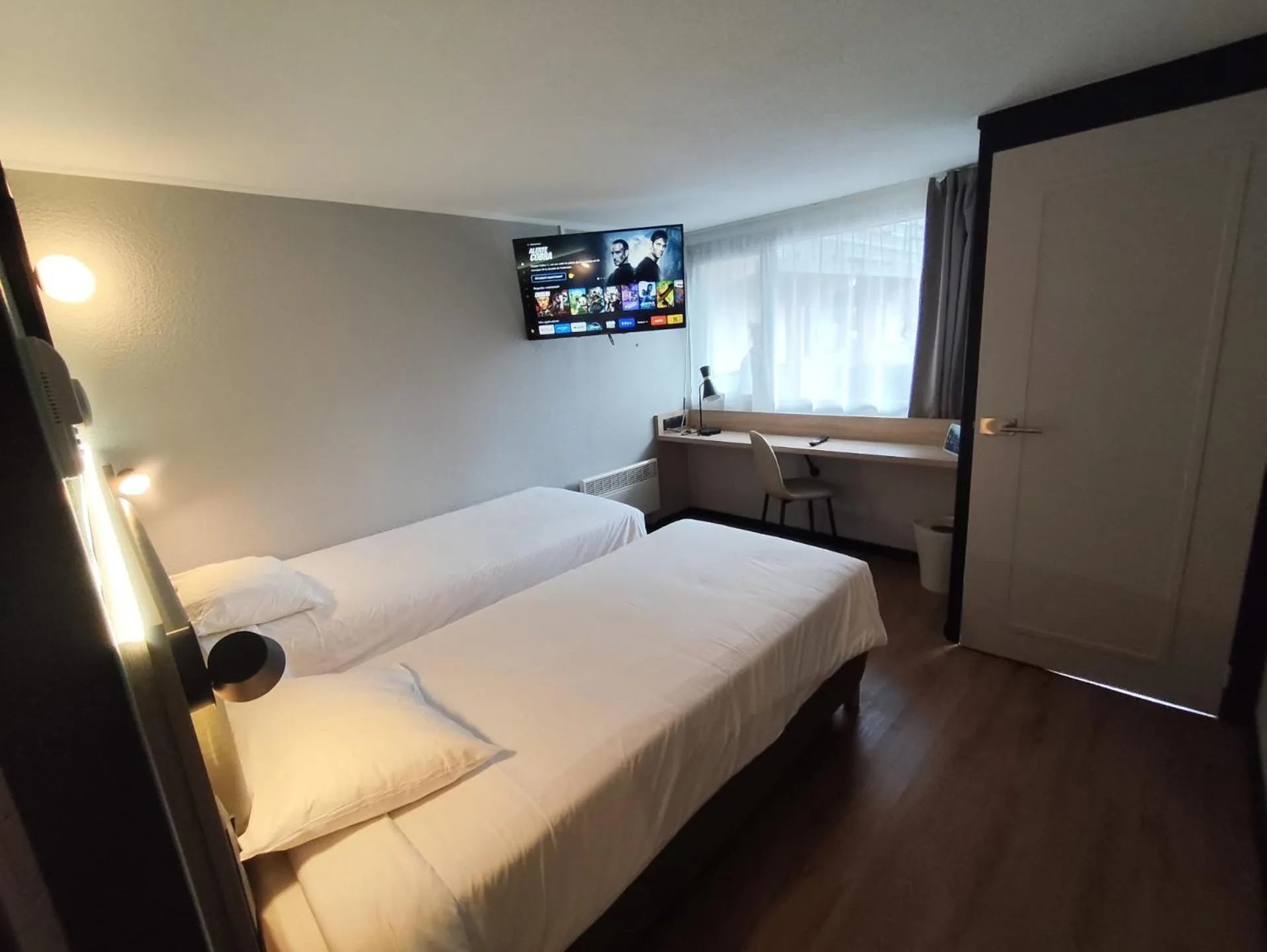 Bed in Campanile Rouen Nord - Mont-Saint-Aignan