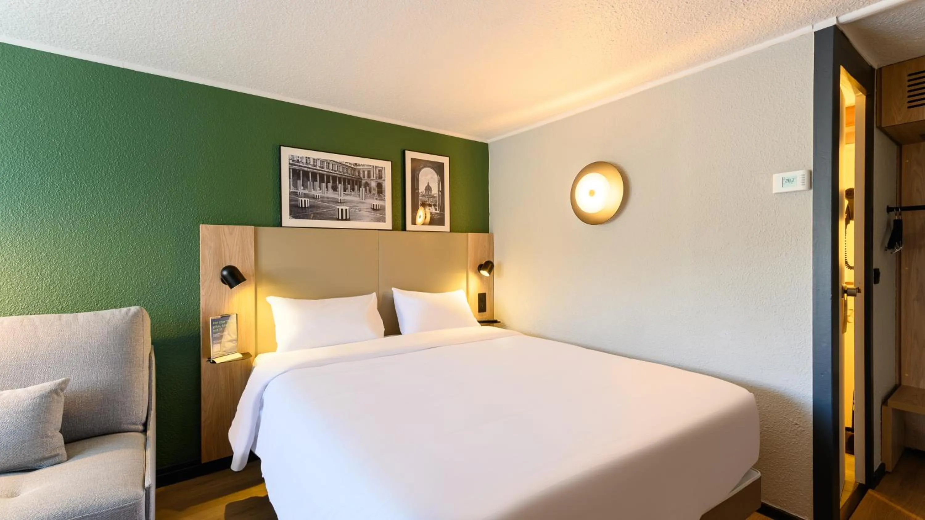 Photo of the whole room, Bed in Campanile Vannes