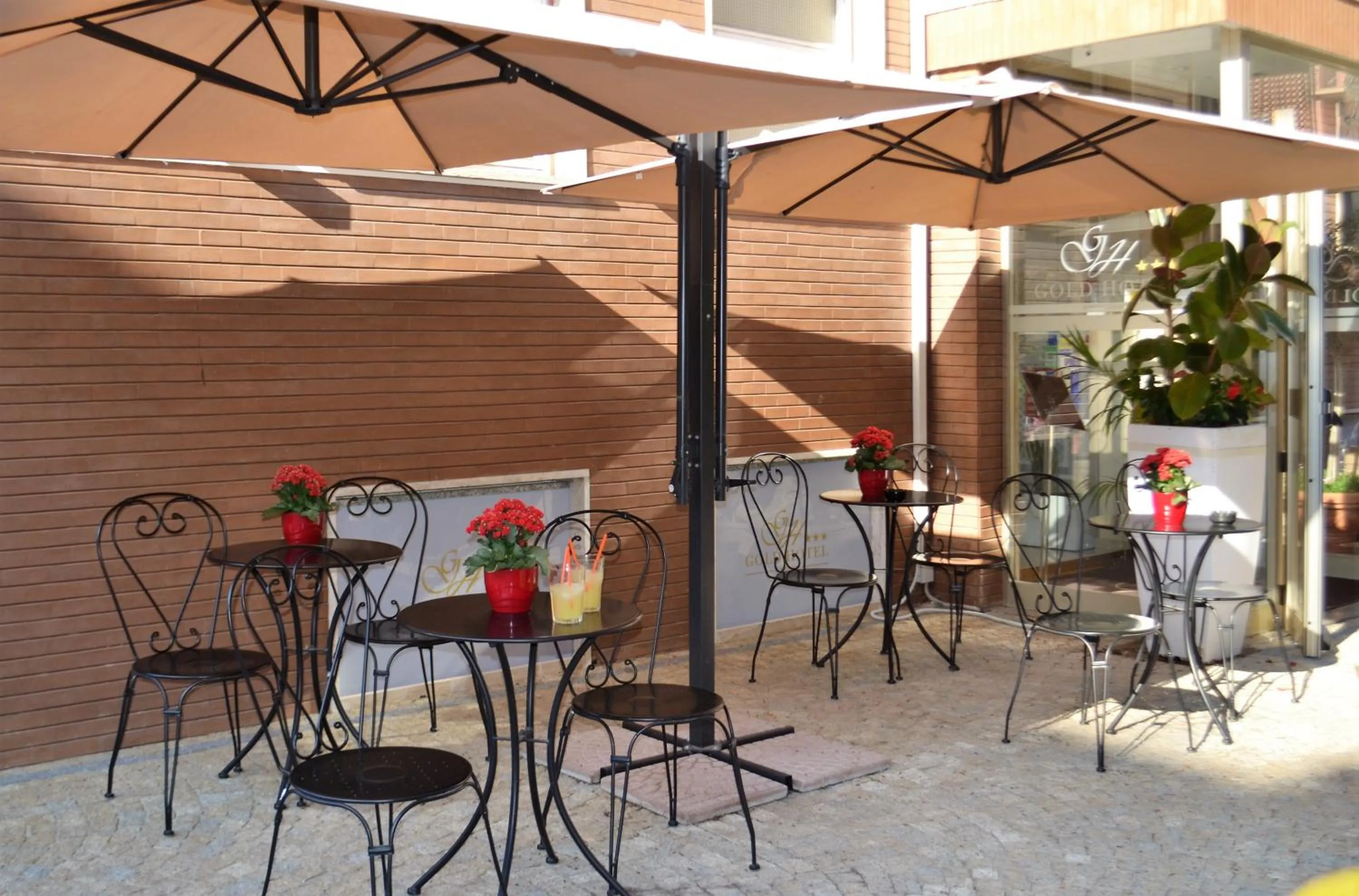 Facade/entrance in Gold Hotel