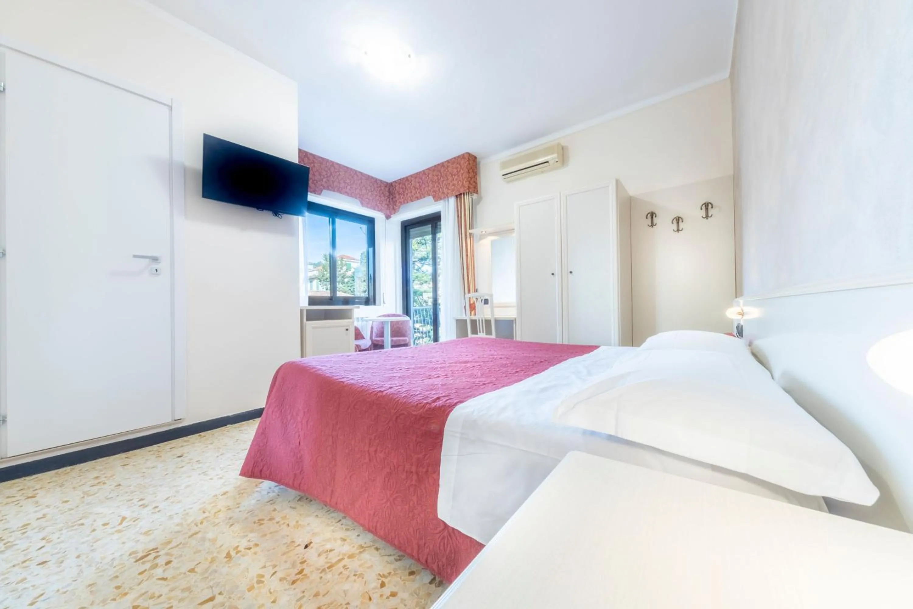 Photo of the whole room, Bed in Gold Hotel