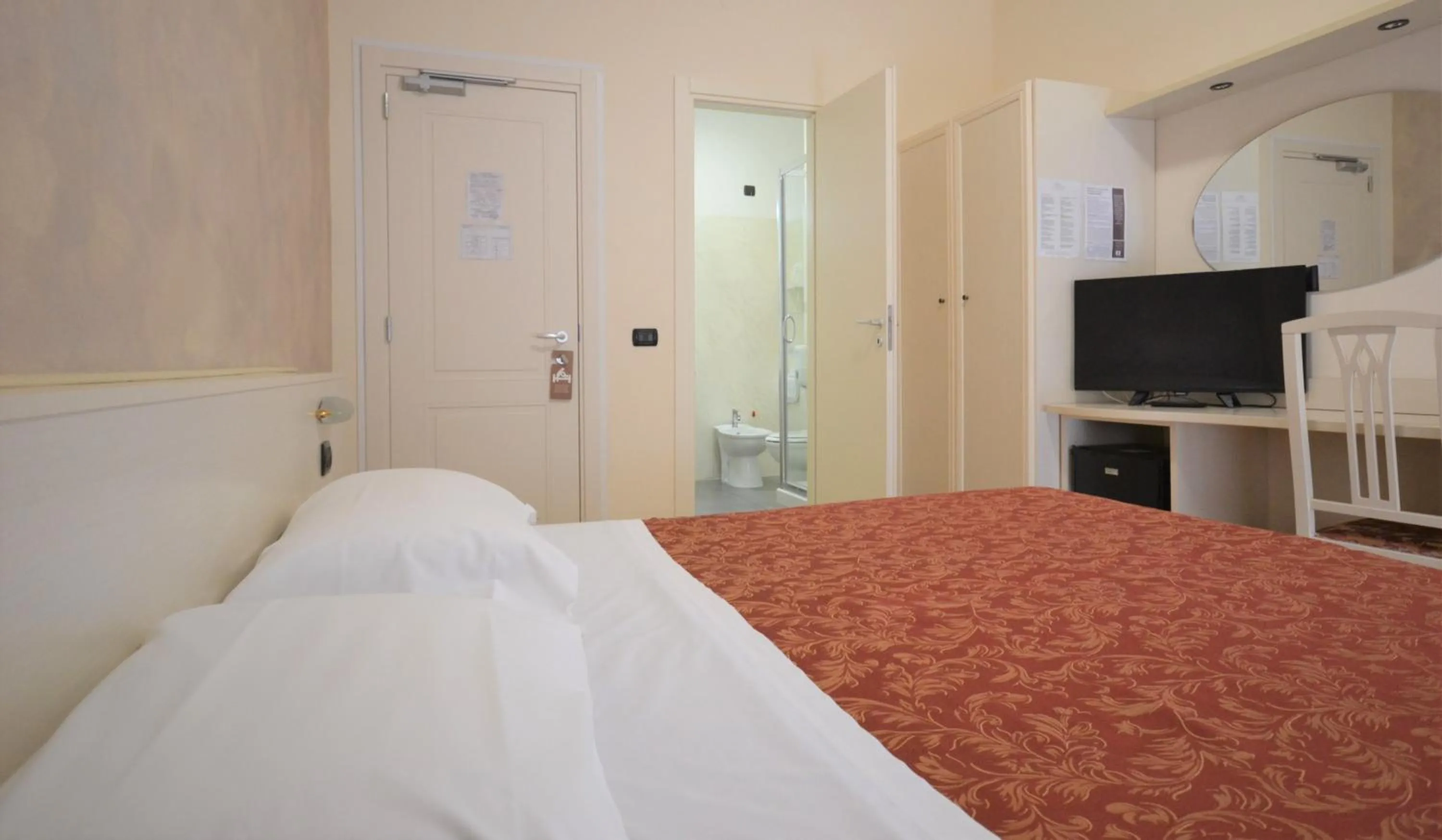 Photo of the whole room, Bed in Gold Hotel