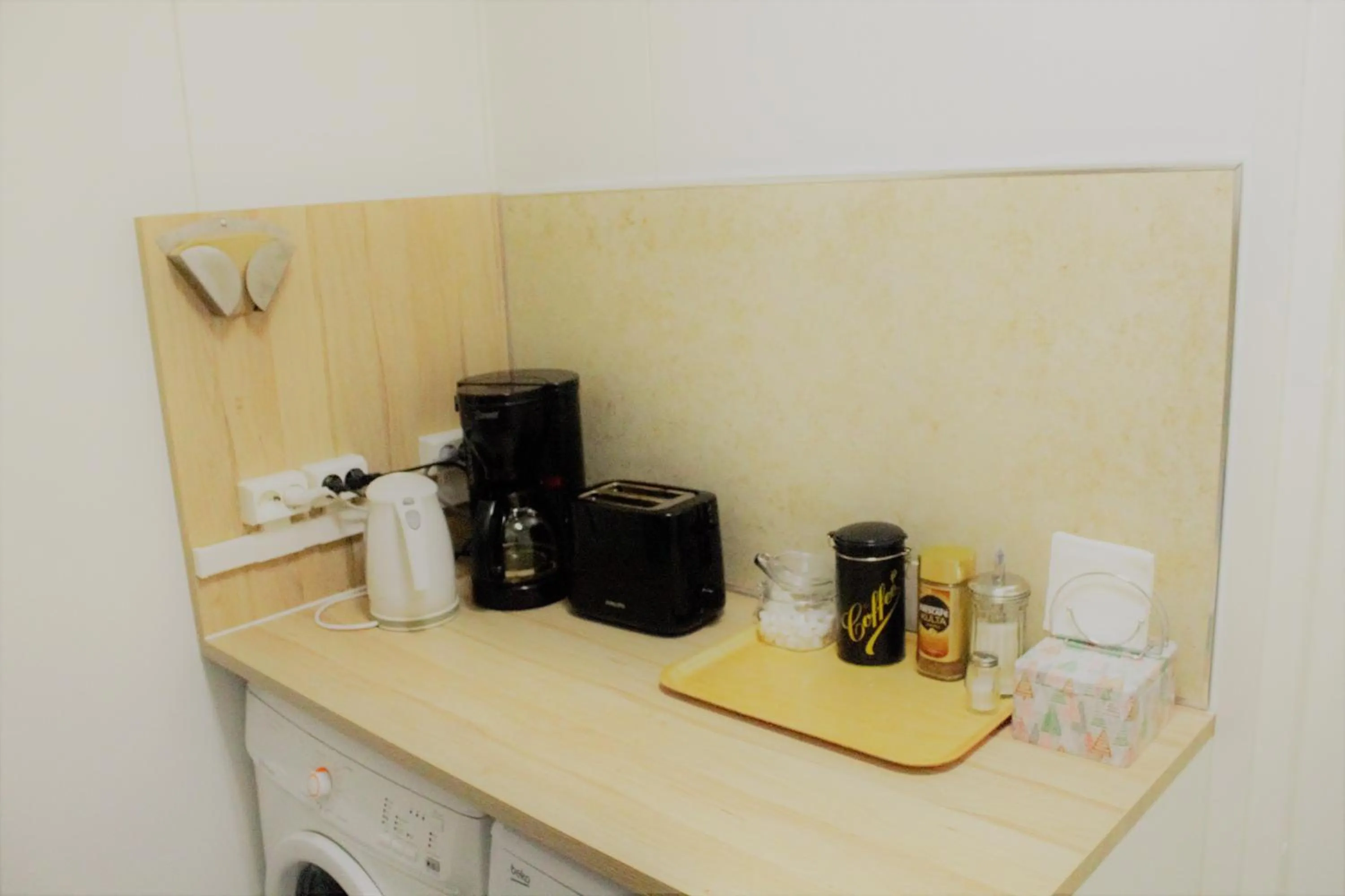 Coffee/tea facilities in Guesthouse - Kuin Kotonaan