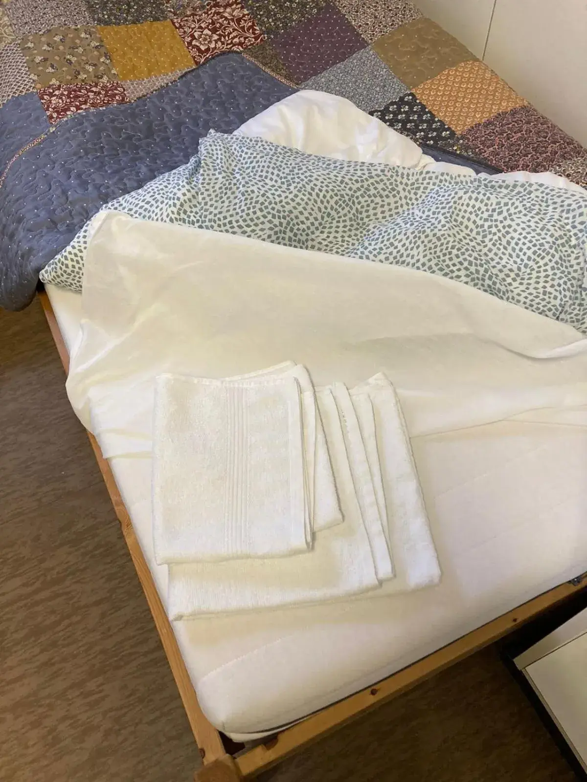 Budget Twin Room - single occupancy in Guesthouse - Kuin Kotonaan Budget Twin Room - single occupancy in Guesthouse - Kuin Kotonaan