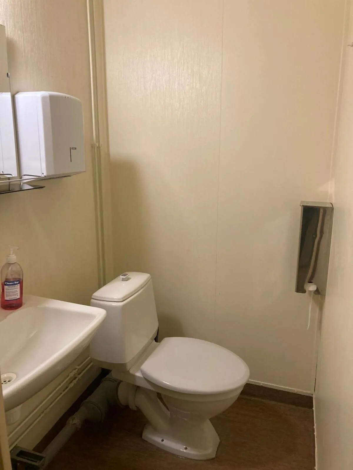 Toilet in Guesthouse - Kuin Kotonaan