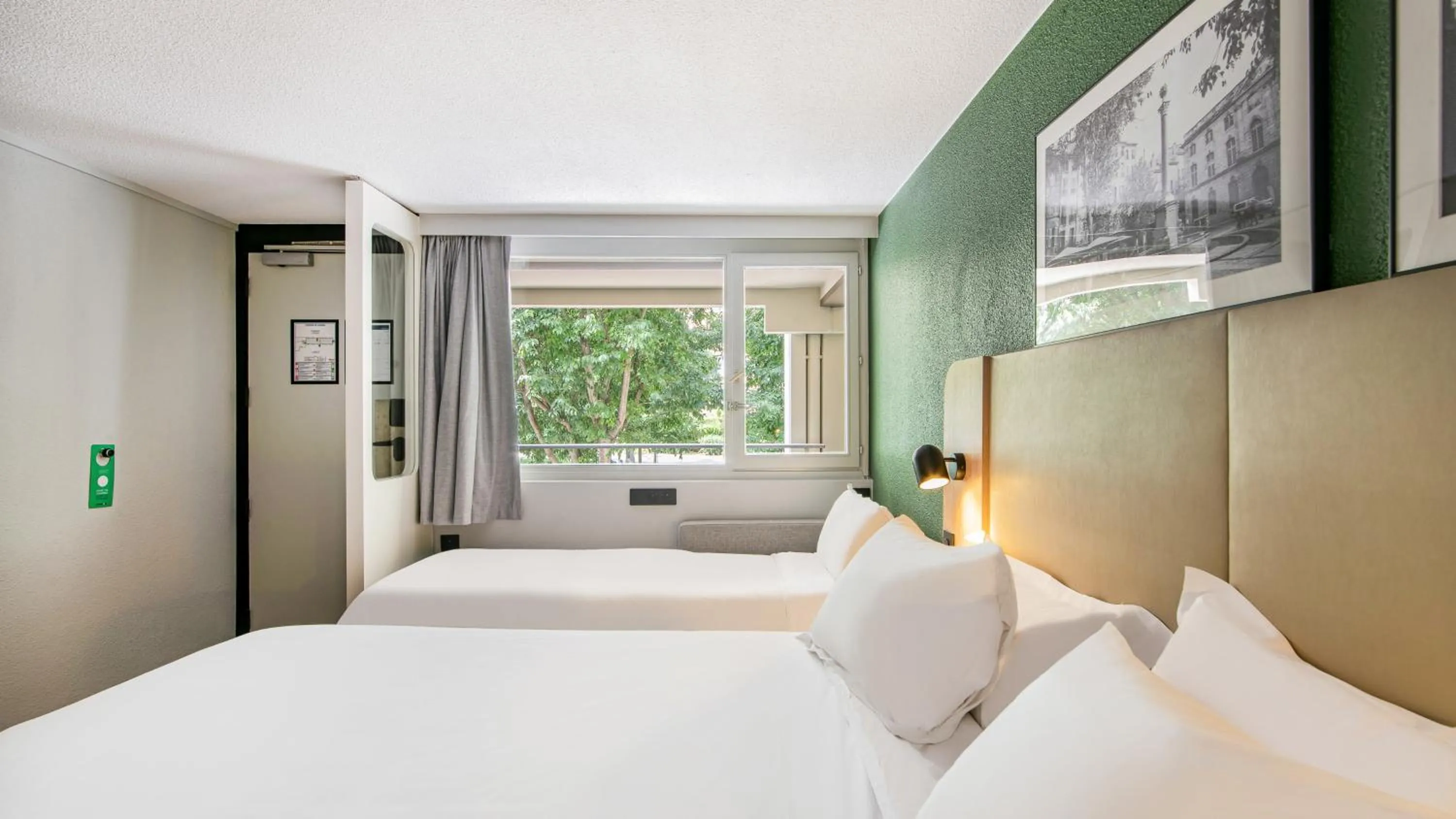 Photo of the whole room, Bed in Campanile Brive-La-Gaillarde Ouest