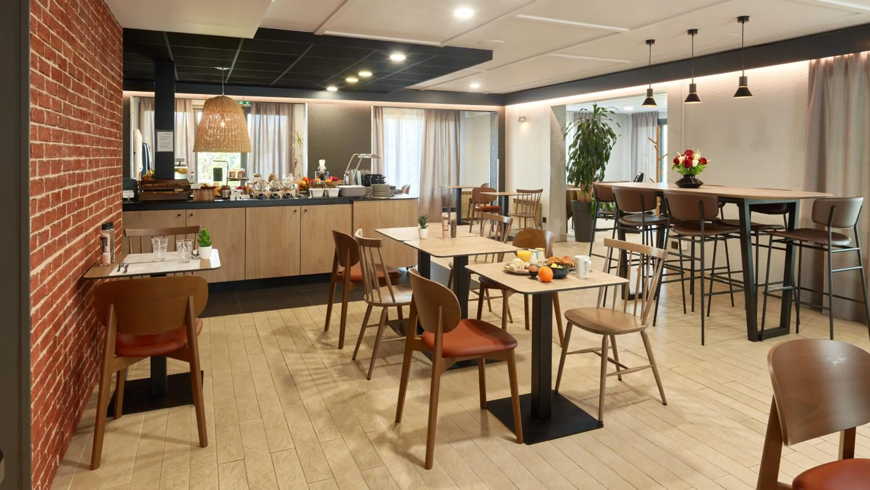 Restaurant/places to eat in Campanile NATURE Les Ulis