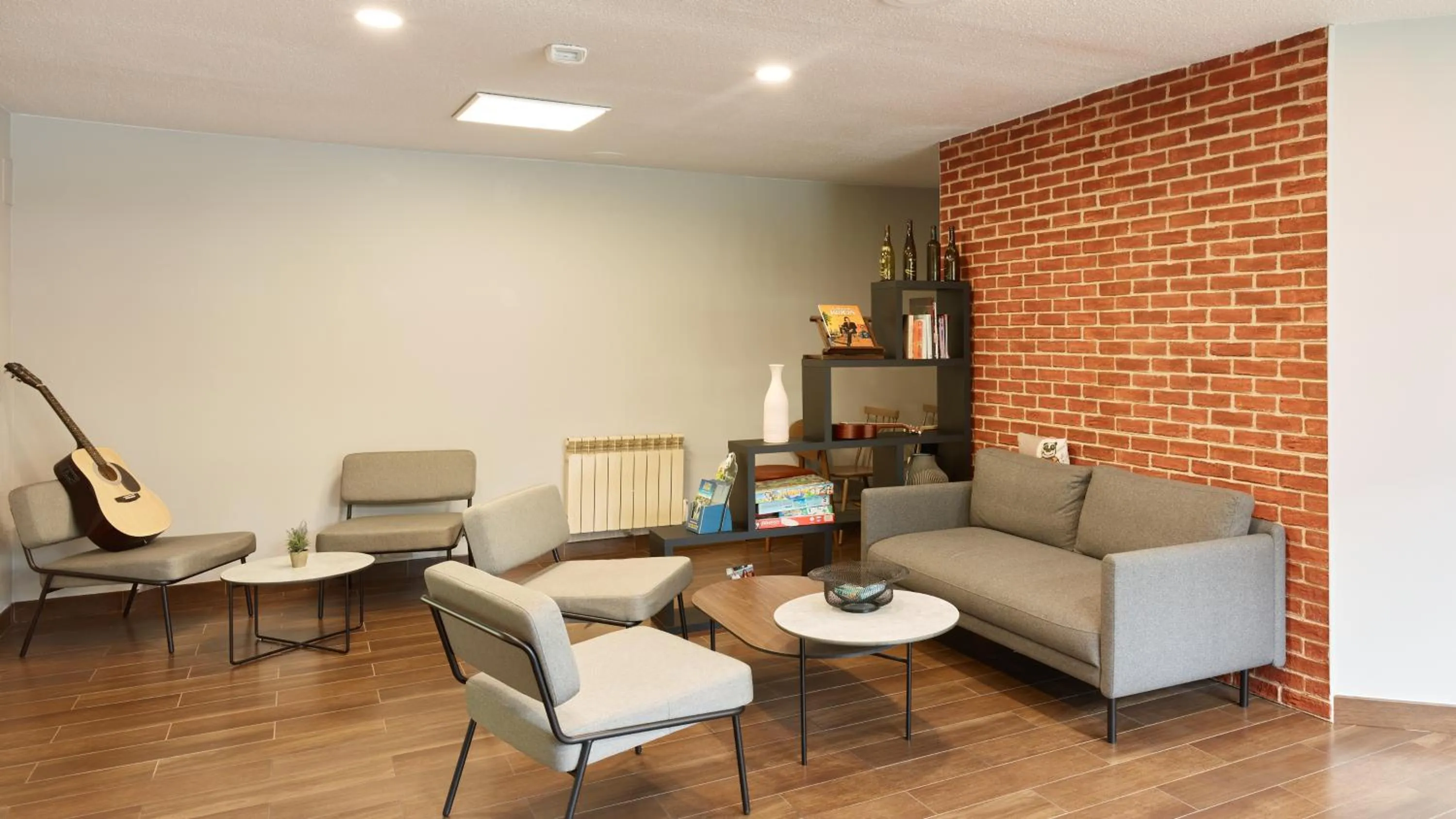 Communal lounge/ TV room in Campanile NATURE Les Ulis