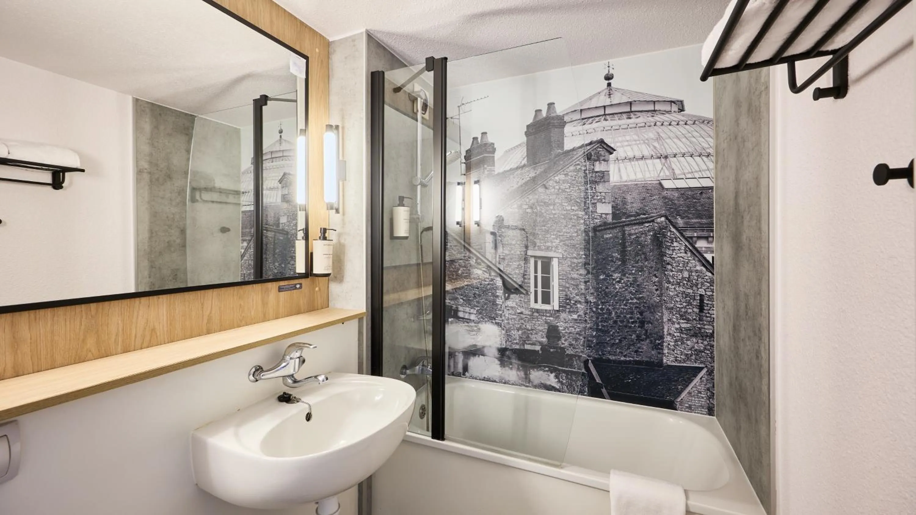 Bathroom in Campanile NATURE - Alençon