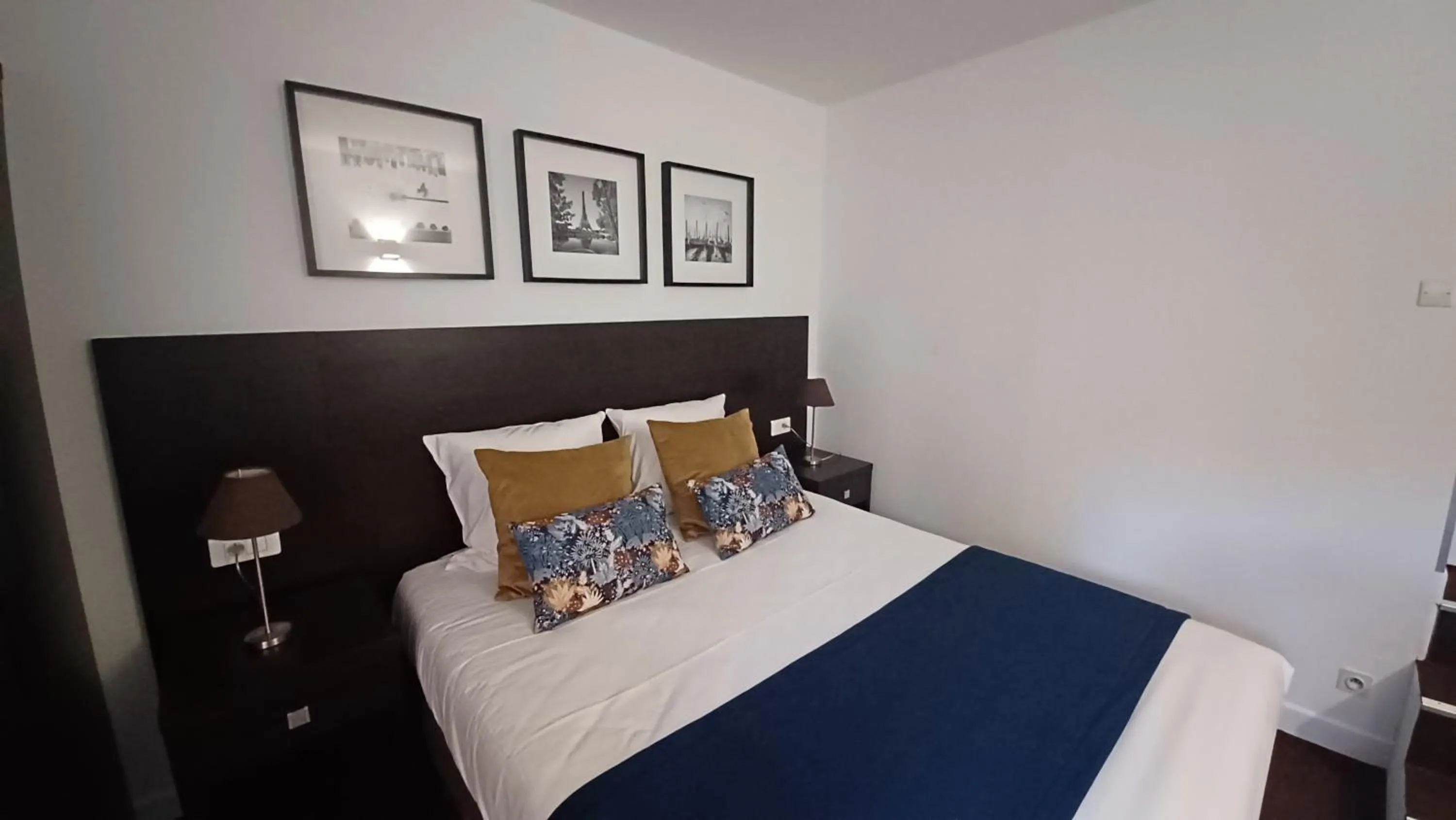 Property building, Bed in Kyriad Chalon-Sur-Saone Centre