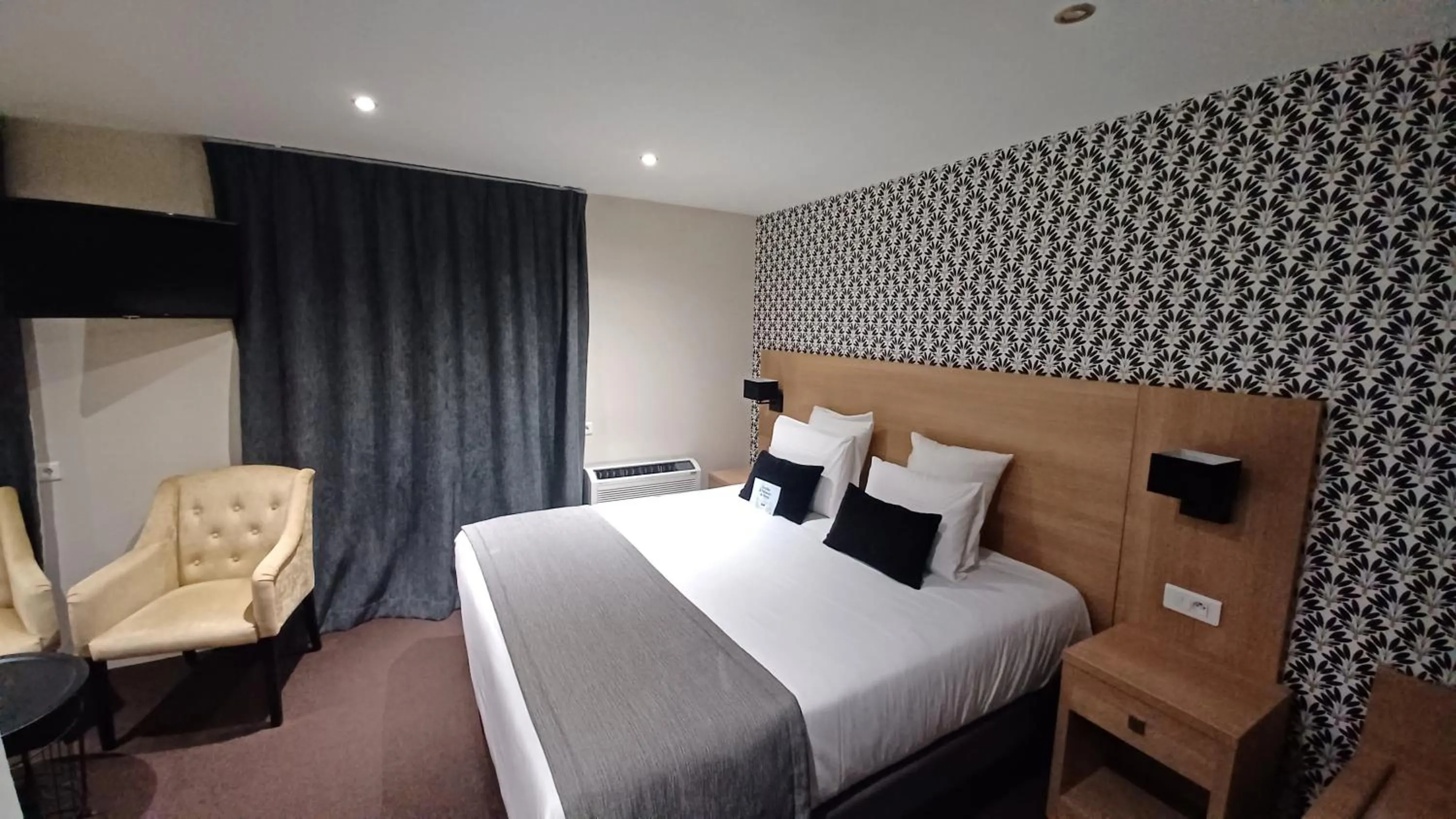 Living room, Bed in Kyriad Chalon-Sur-Saone Centre