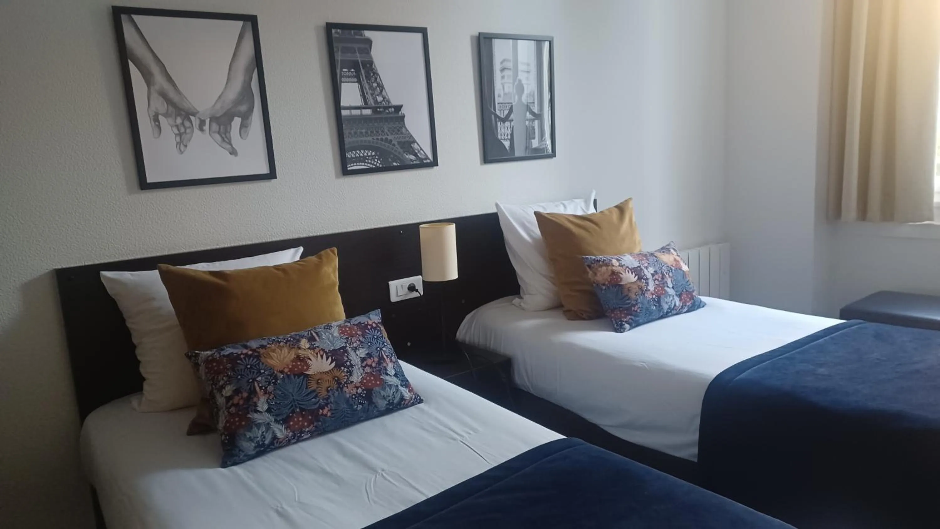 Property building, Bed in Kyriad Chalon-Sur-Saone Centre