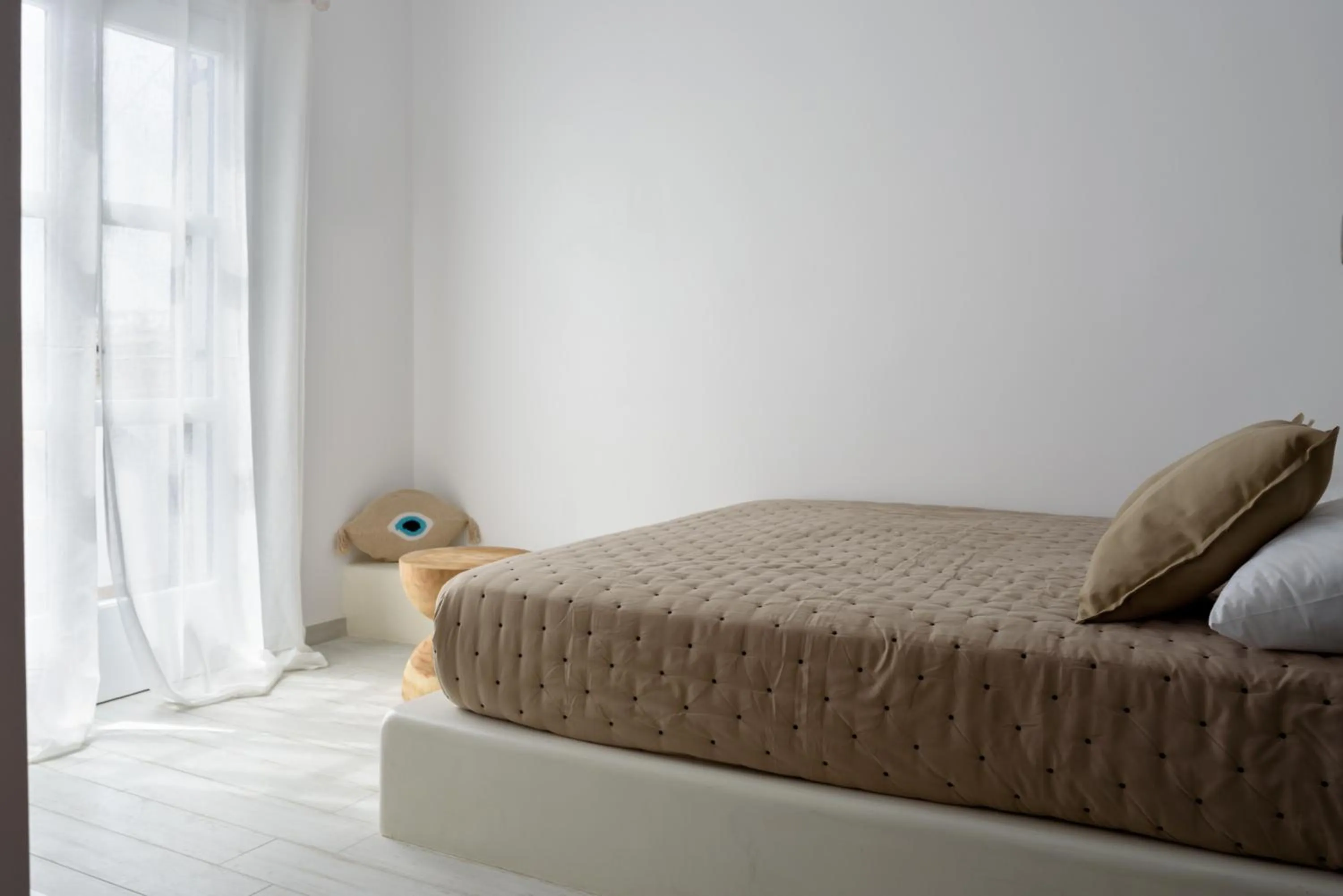 Photo of the whole room, Bed in Aegeeis