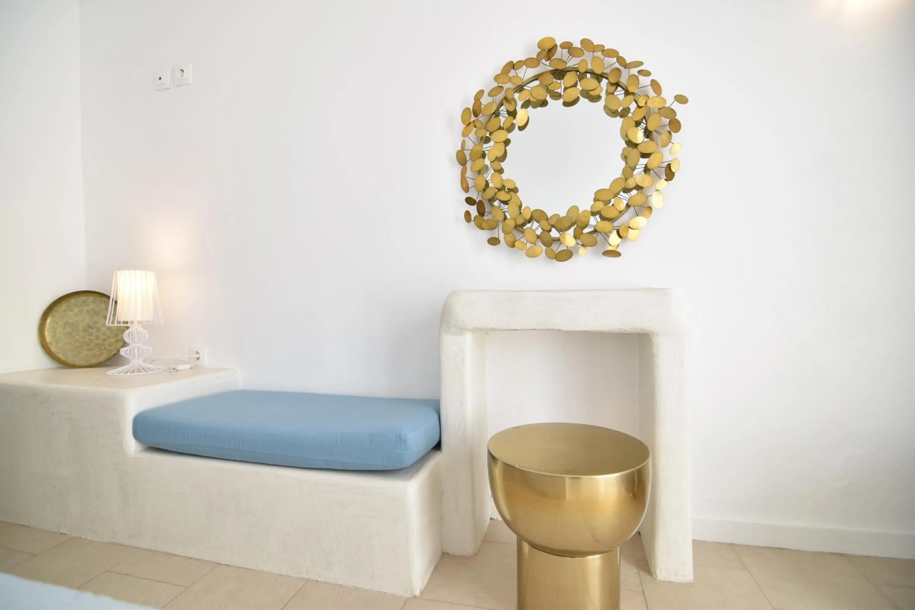 Photo of the whole room, Bed in Aegeeis