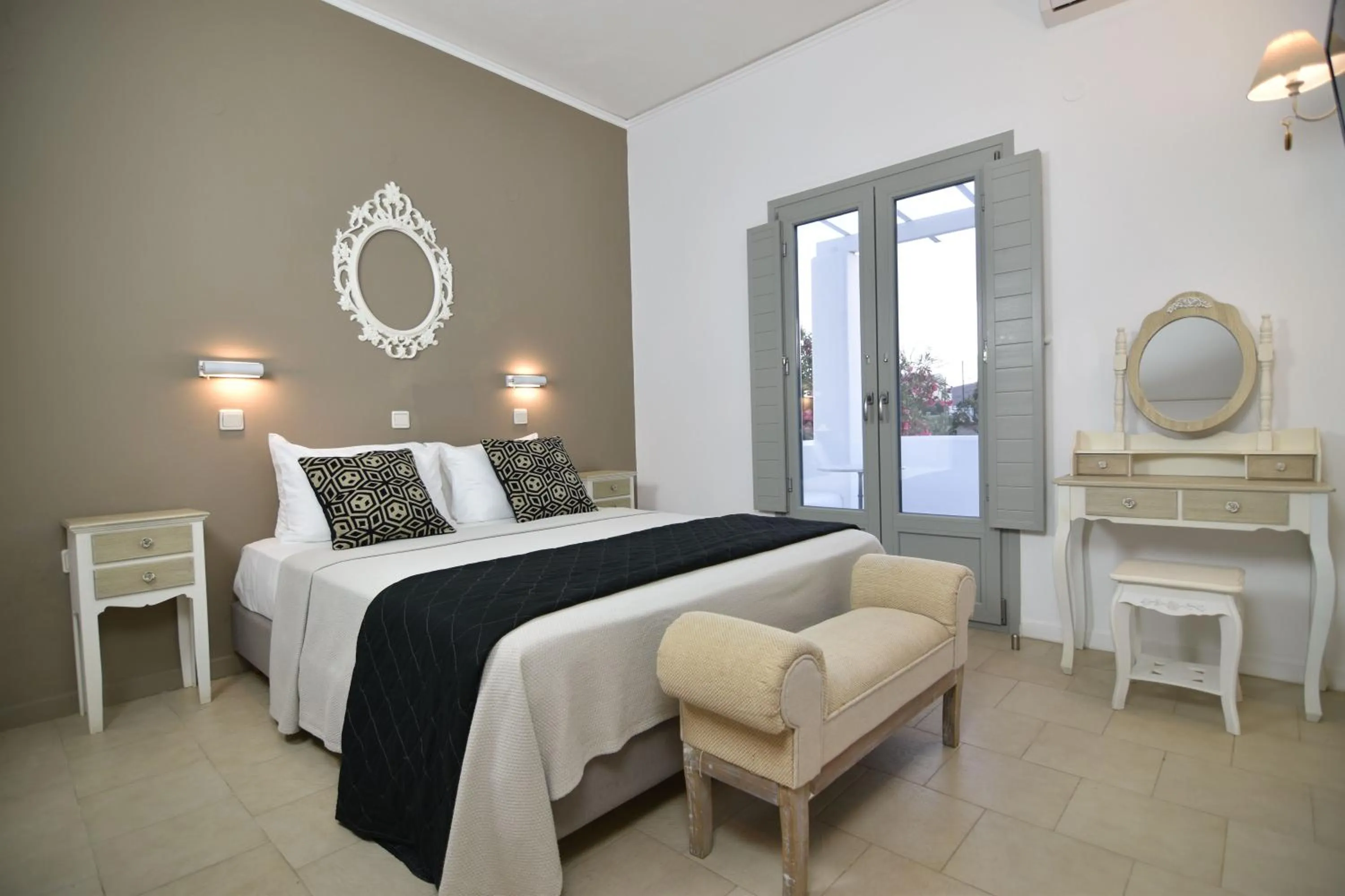 Bedroom, Bed in Aegeeis