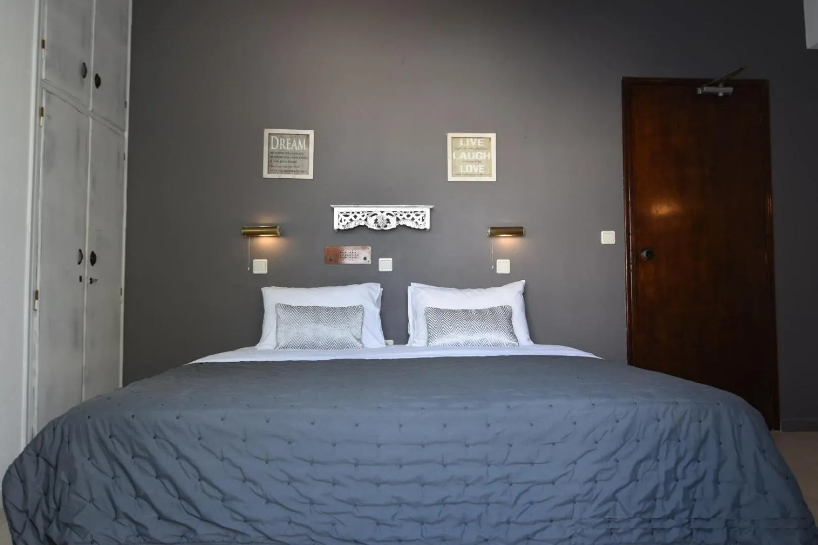 Bedroom, Bed in Aegeeis