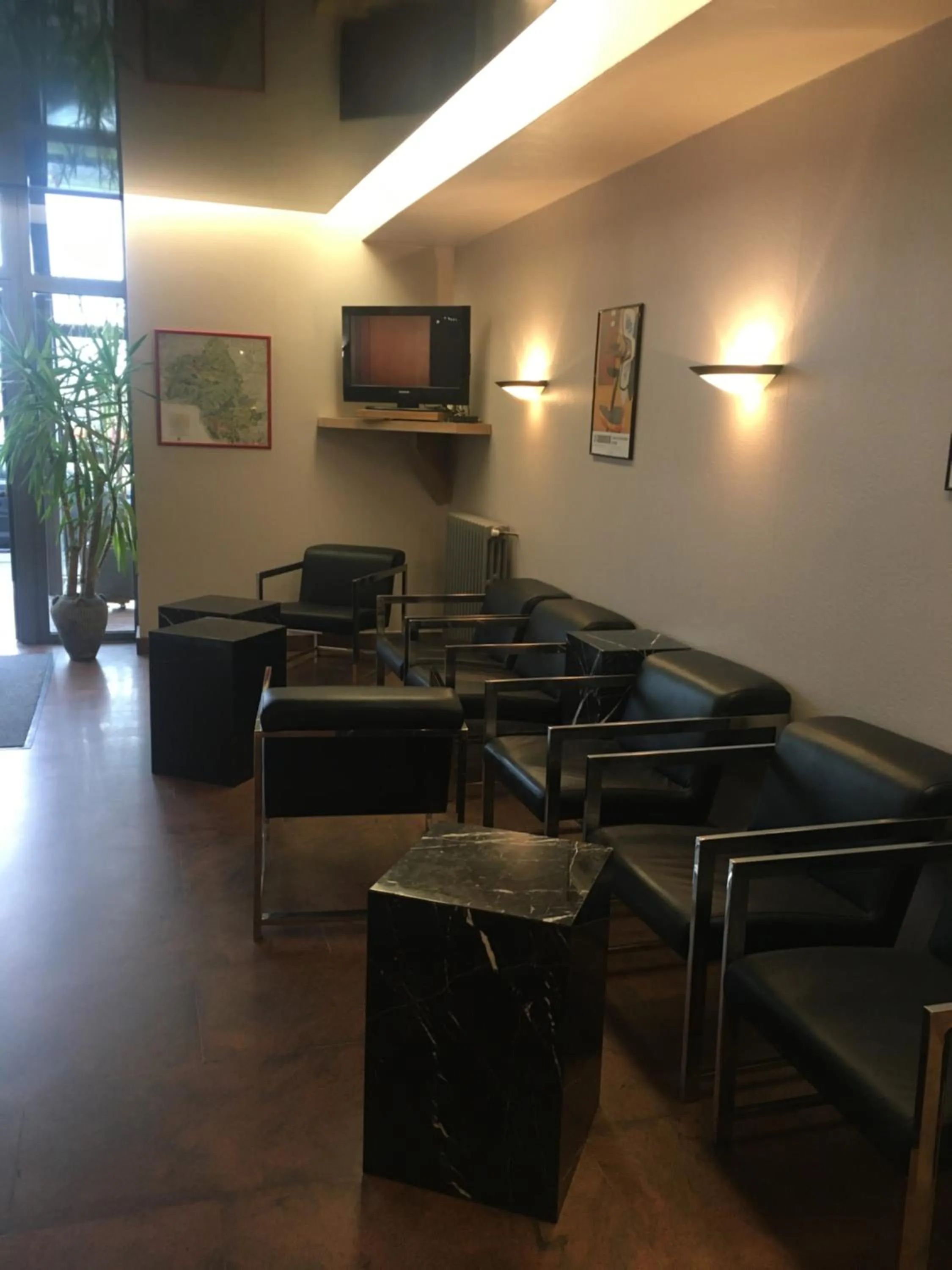 Lobby or reception in Kyriad Rodez