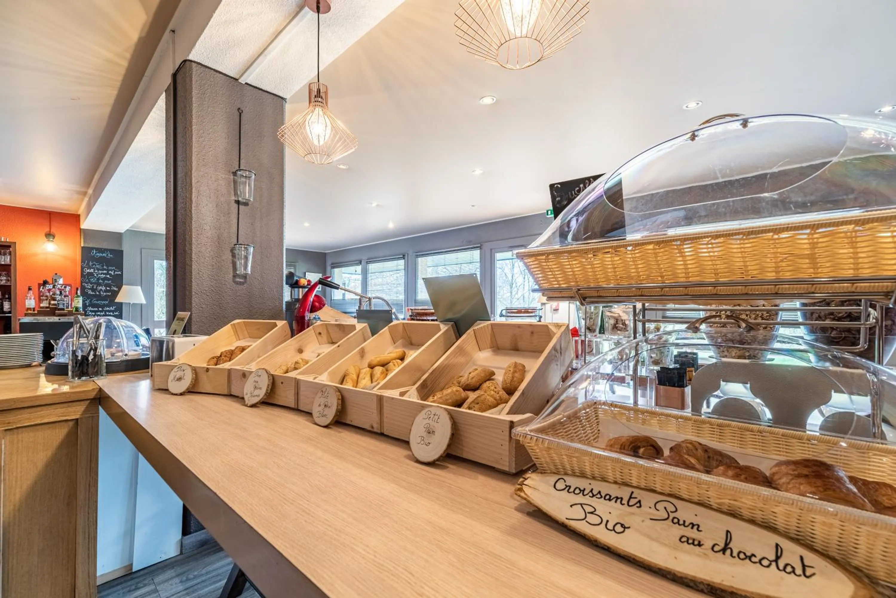 Restaurant/places to eat in KYRIAD ROUEN NORD - Mont Saint Aignan