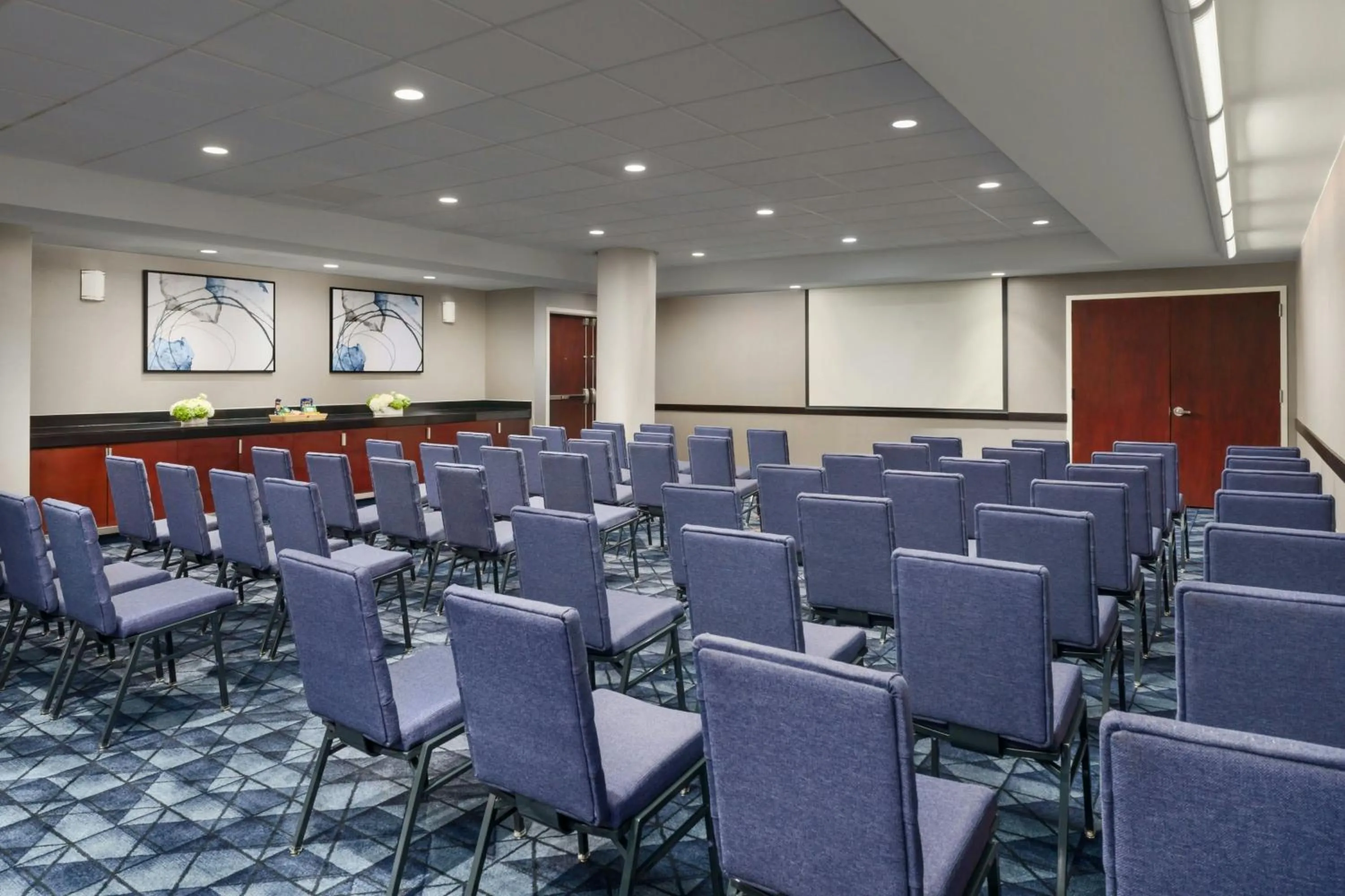 Meeting/conference room in Courtyard by Marriott New York Manhattan Upper East Side