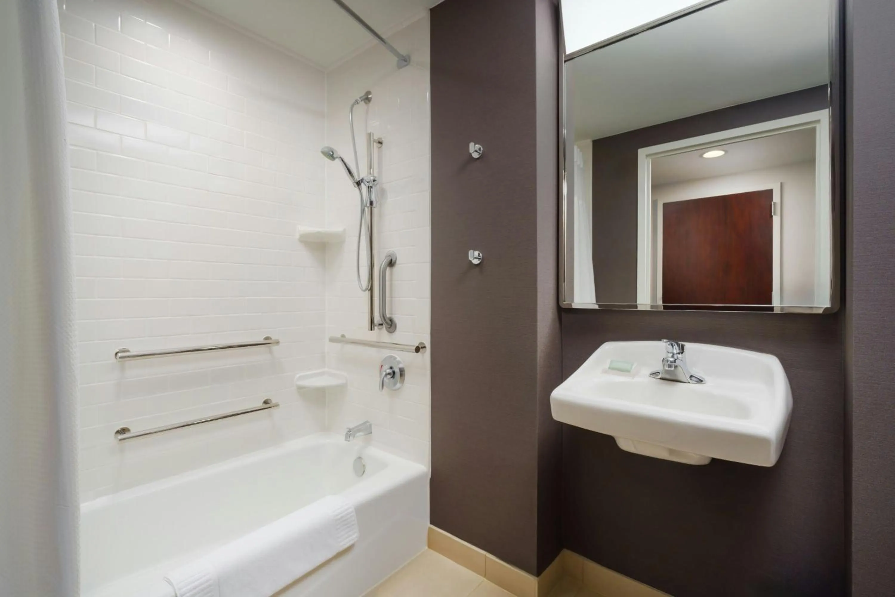 Bathroom in Courtyard by Marriott New York Manhattan Upper East Side