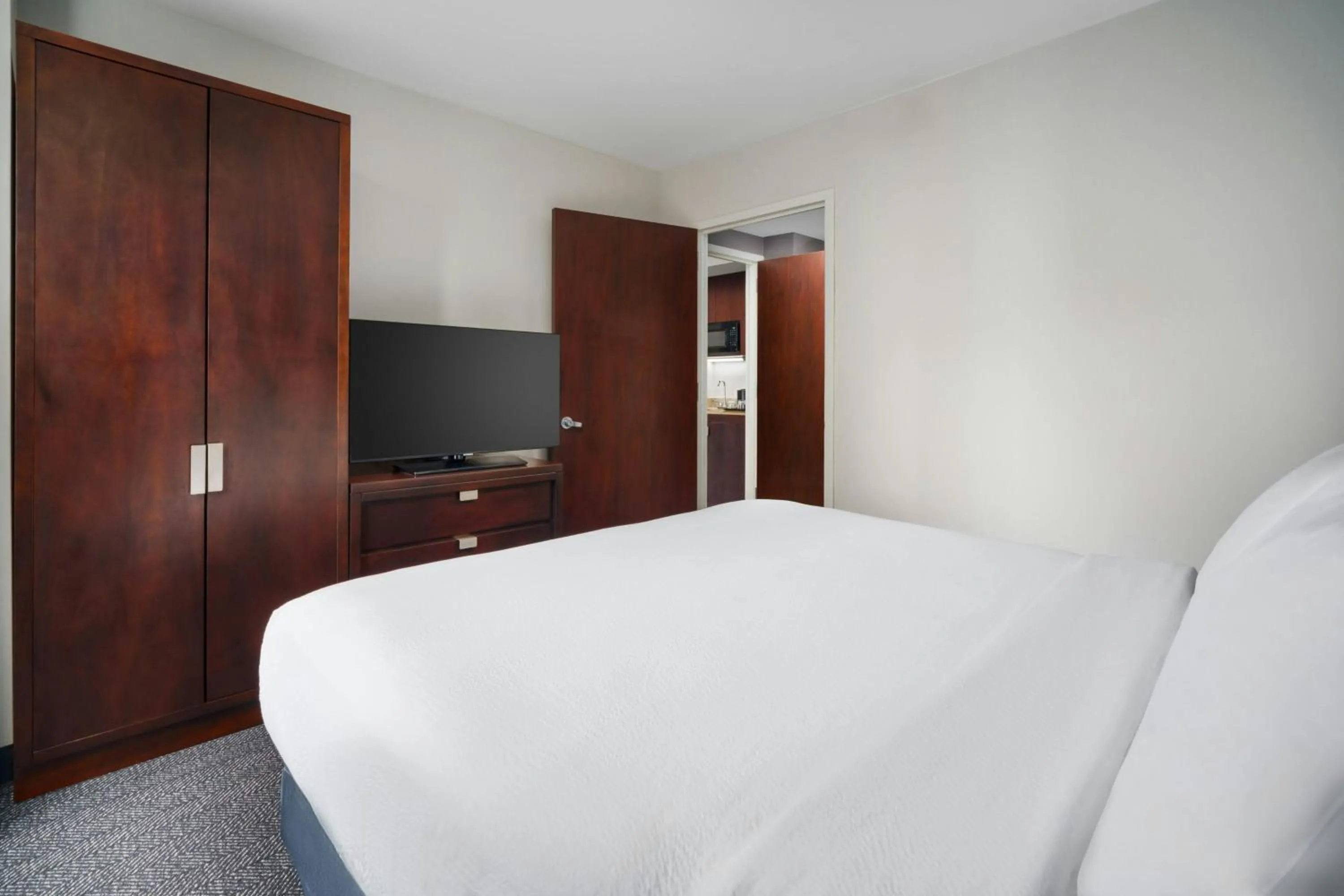 Bedroom, Bed in Courtyard by Marriott New York Manhattan Upper East Side