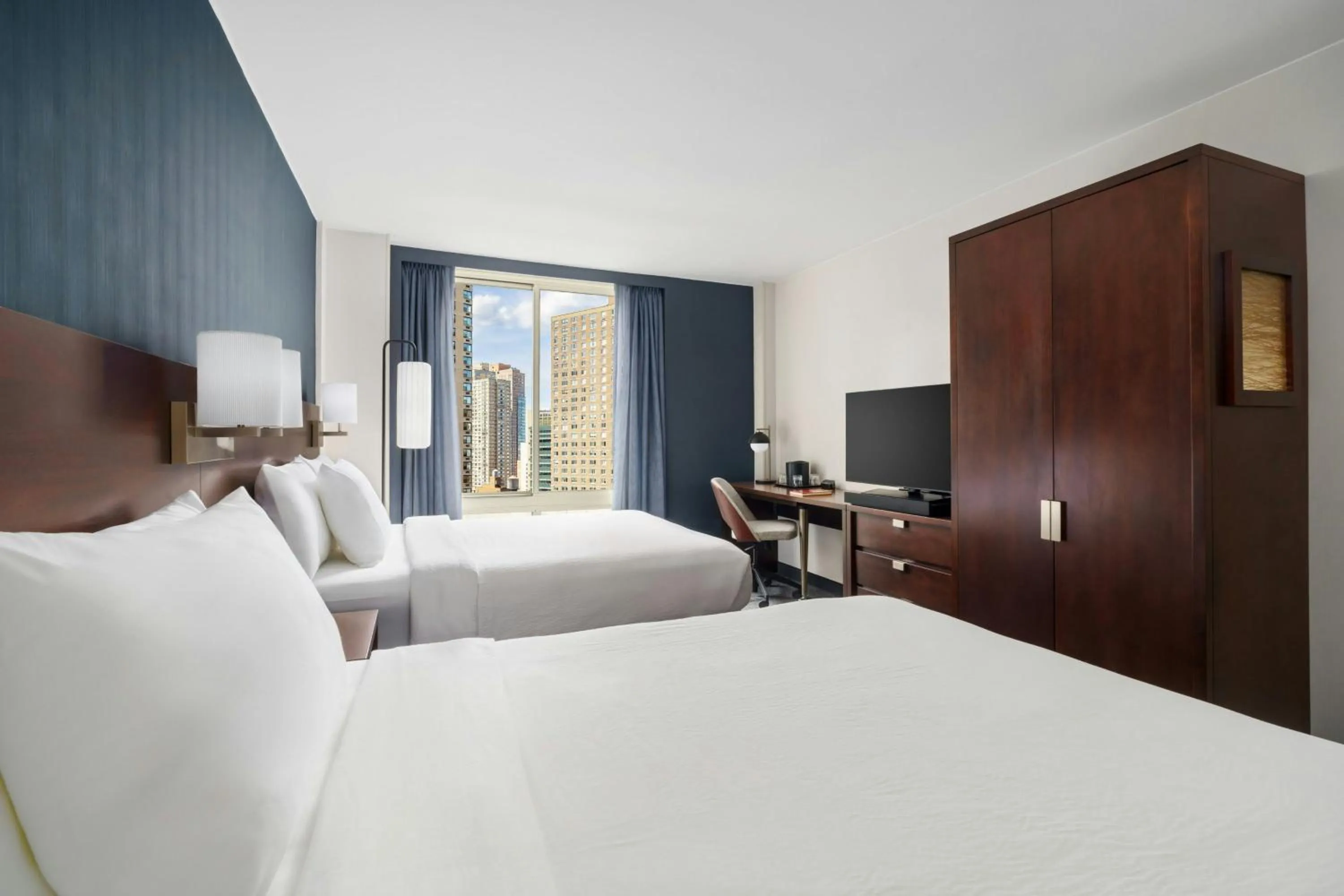 Photo of the whole room, Bed in Courtyard by Marriott New York Manhattan Upper East Side